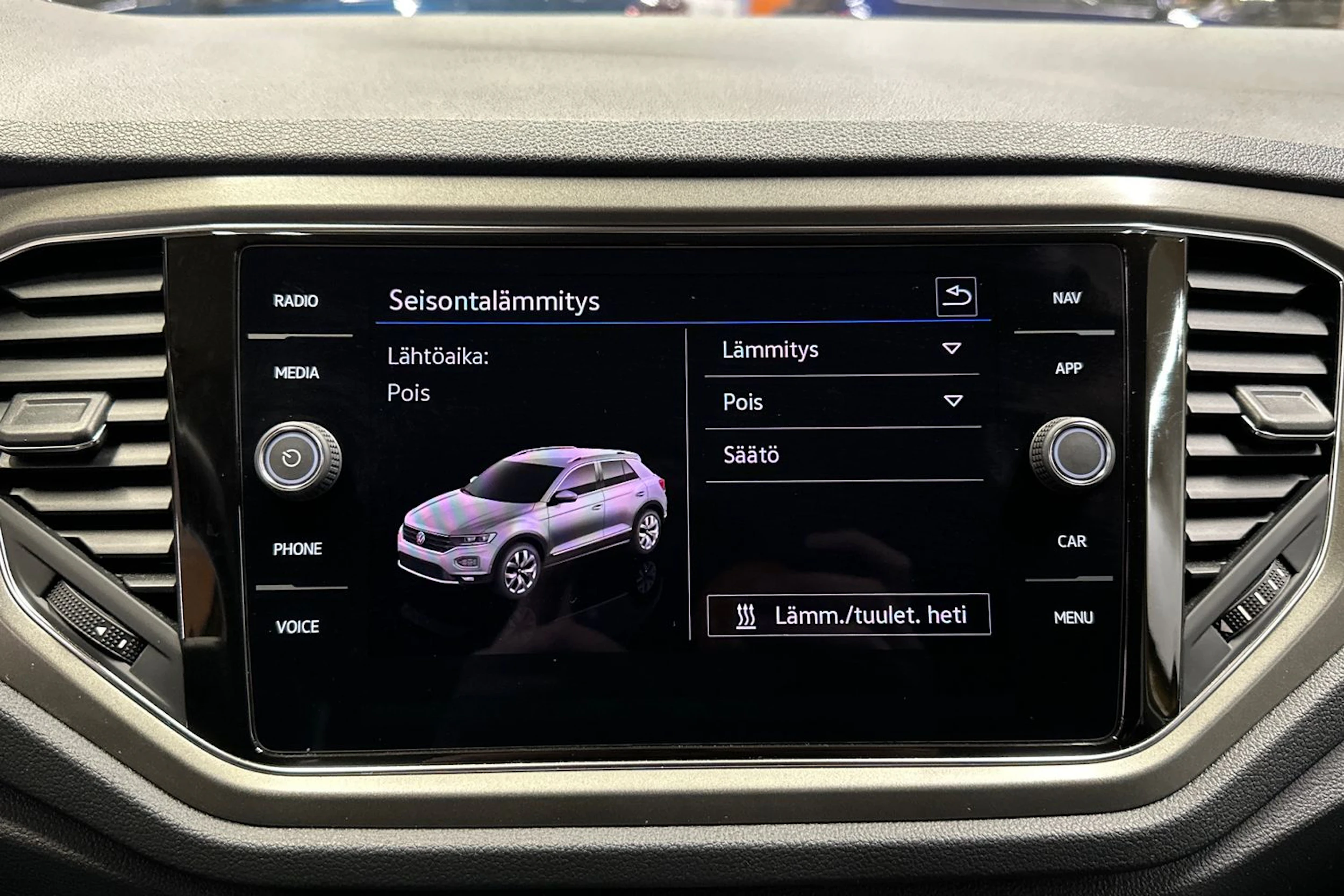keltainen Volkswagen T-Roc 2021 kuva 13.