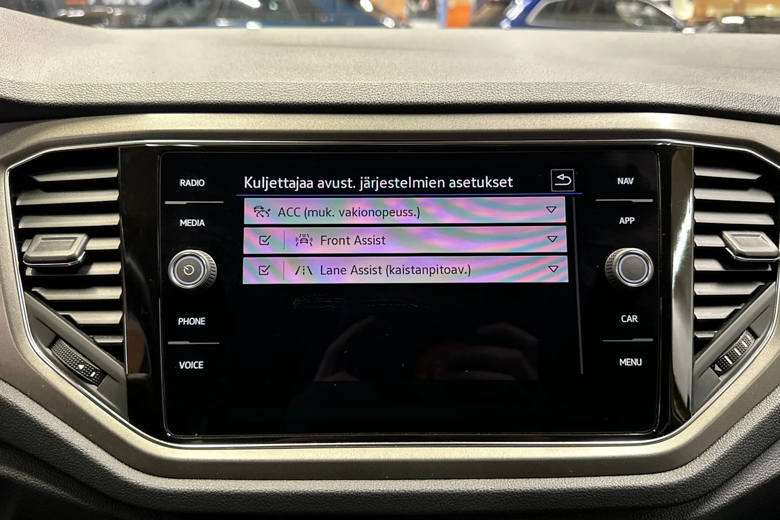 keltainen Volkswagen T-Roc 2021 kuva 14.