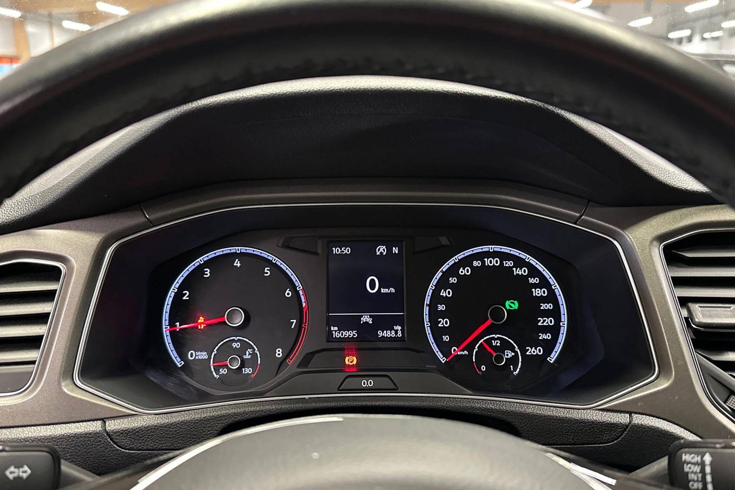 keltainen Volkswagen T-Roc 2021 kuva 21.