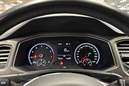 keltainen Volkswagen T-Roc 2021 kuva 21.
