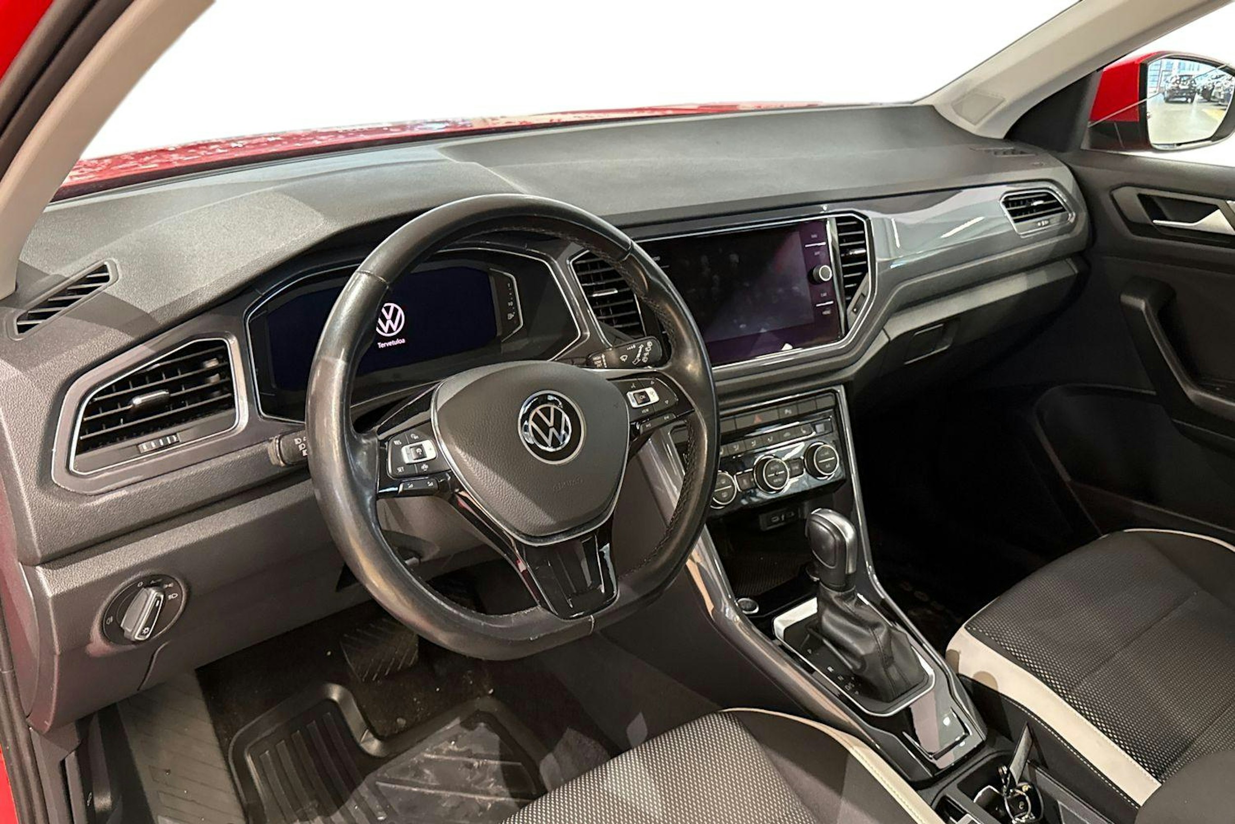 Punainen Volkswagen T-Roc 2021 kuva 3.