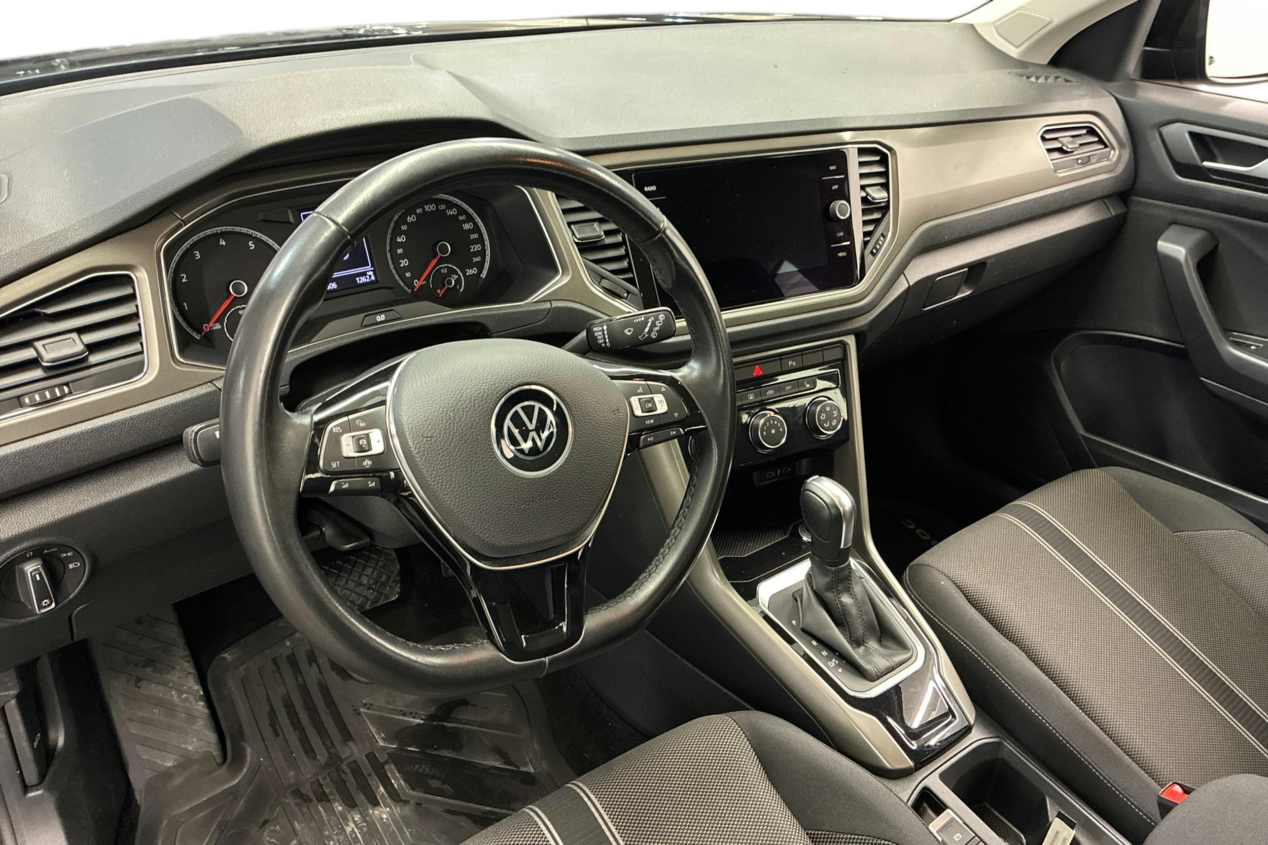 Musta Volkswagen T-Roc 2021 kuva 7.