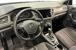 Musta Volkswagen T-Roc 2021 kuva 7.