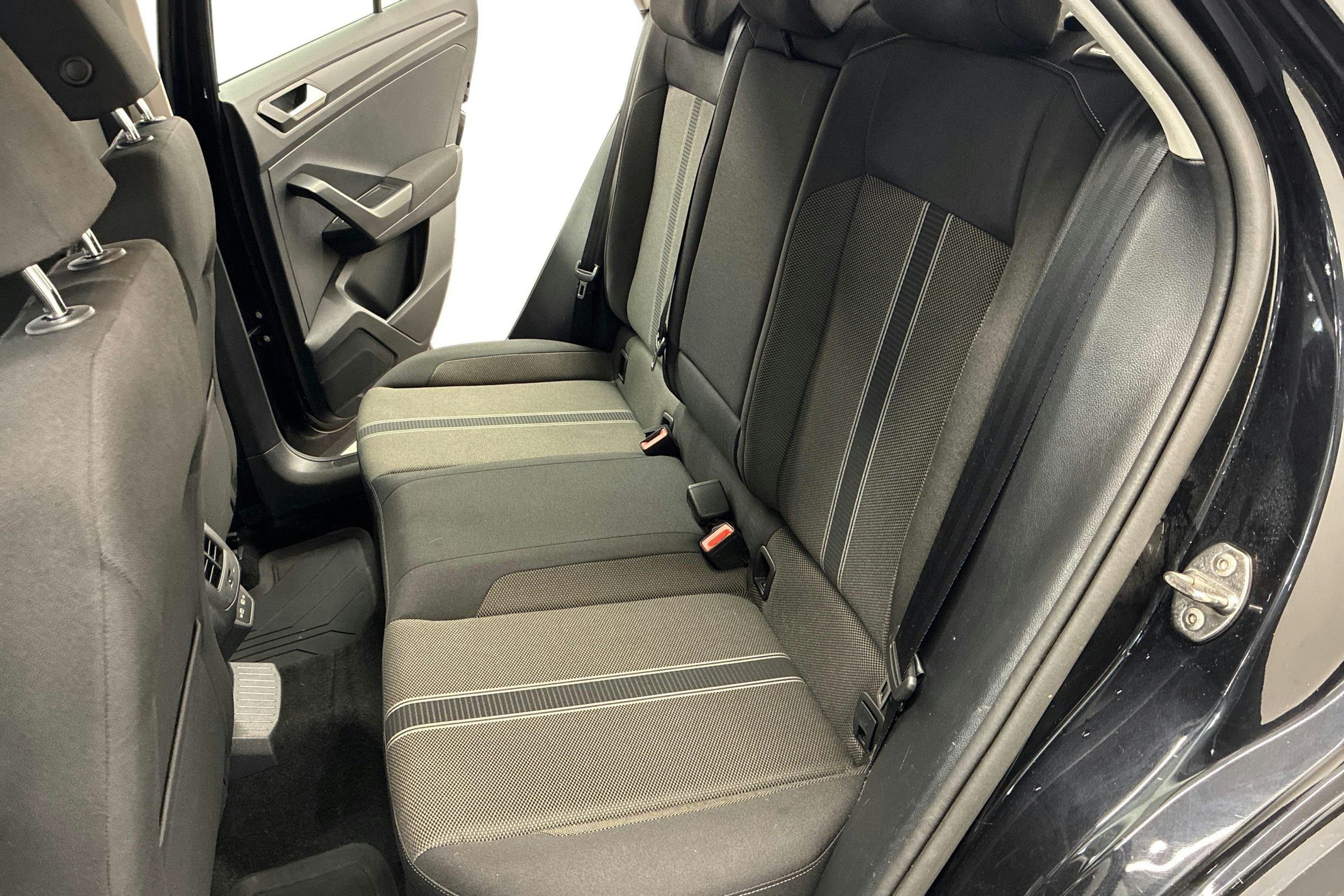 Musta Volkswagen T-Roc 2021 kuva 10.