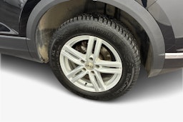 Musta Volkswagen T-Roc 2021 kuva 11.