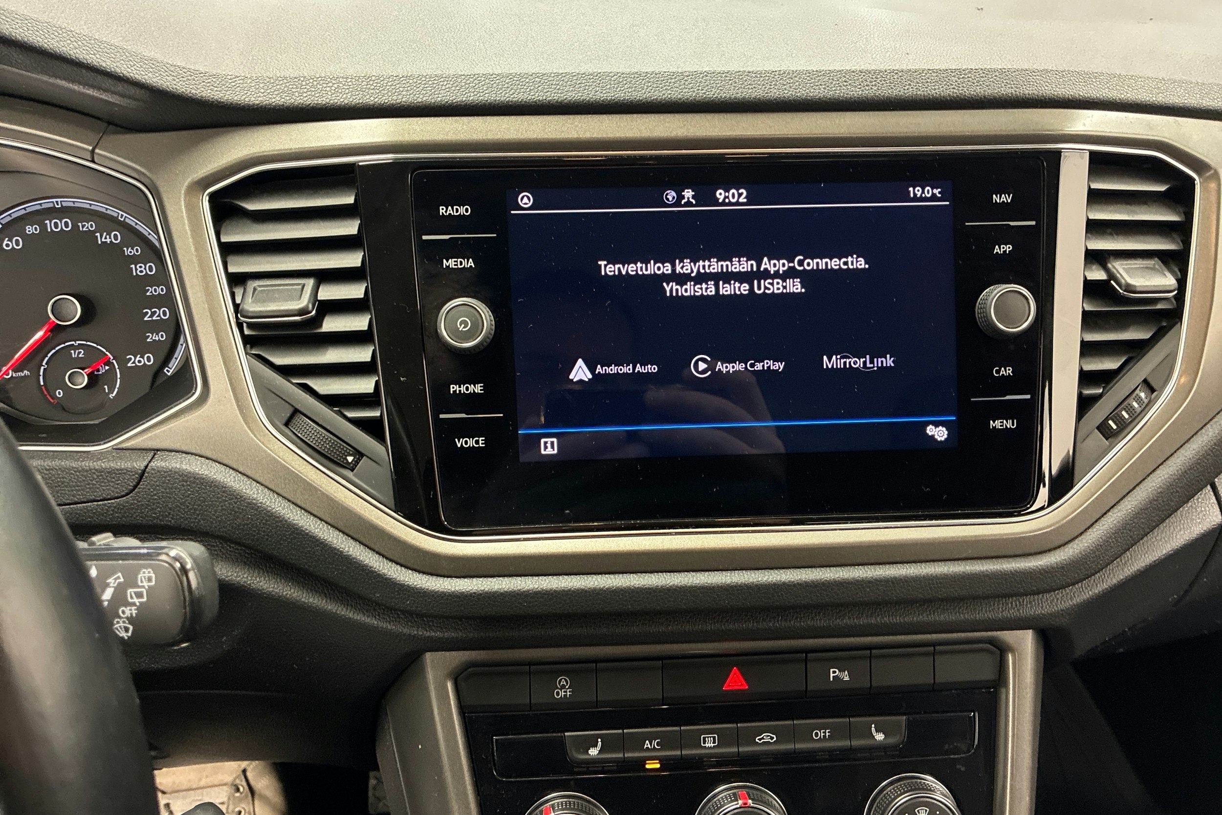 Musta Volkswagen T-Roc 2021 kuva 16.