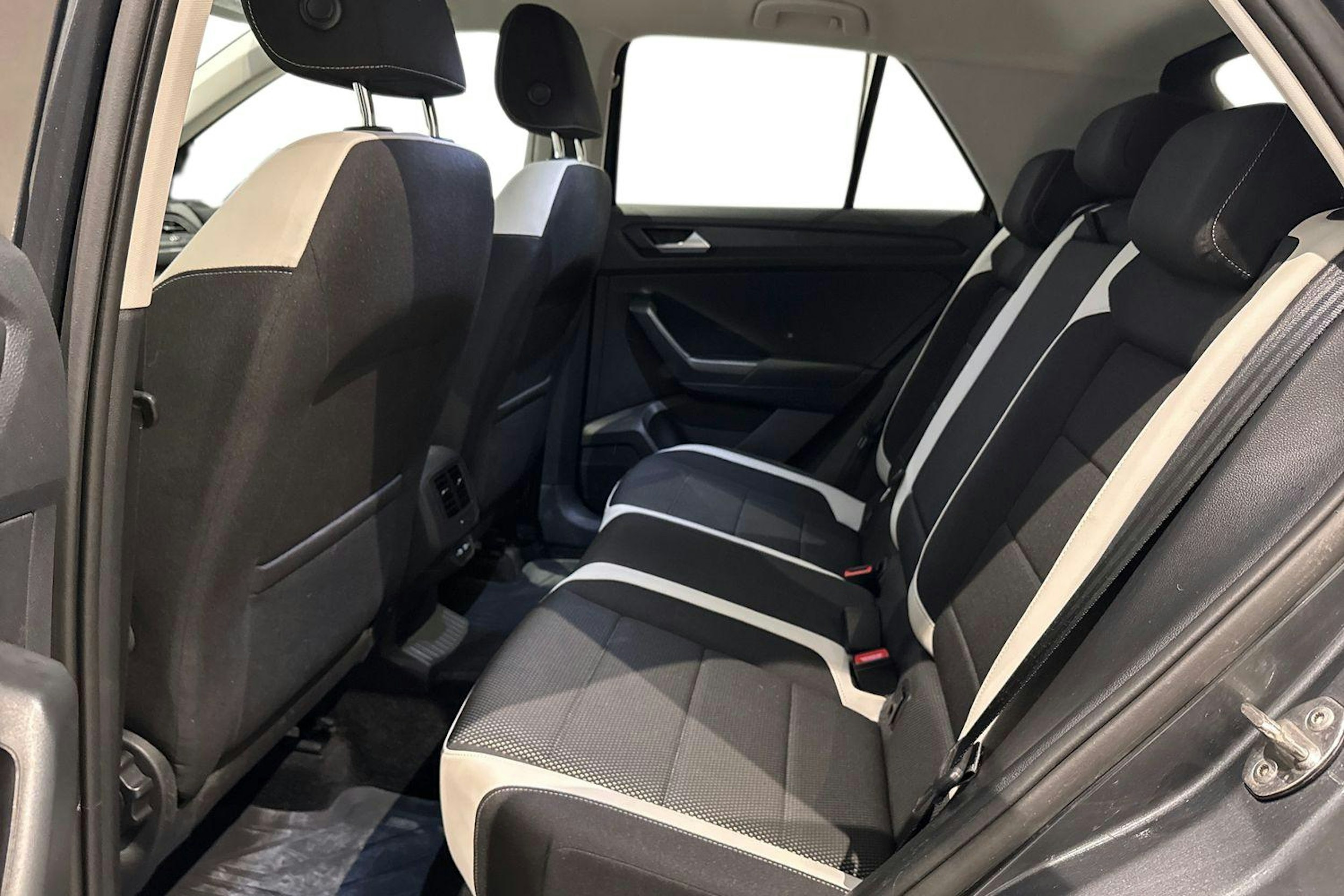 harmaa Volkswagen T-Roc 2021 kuva 10.