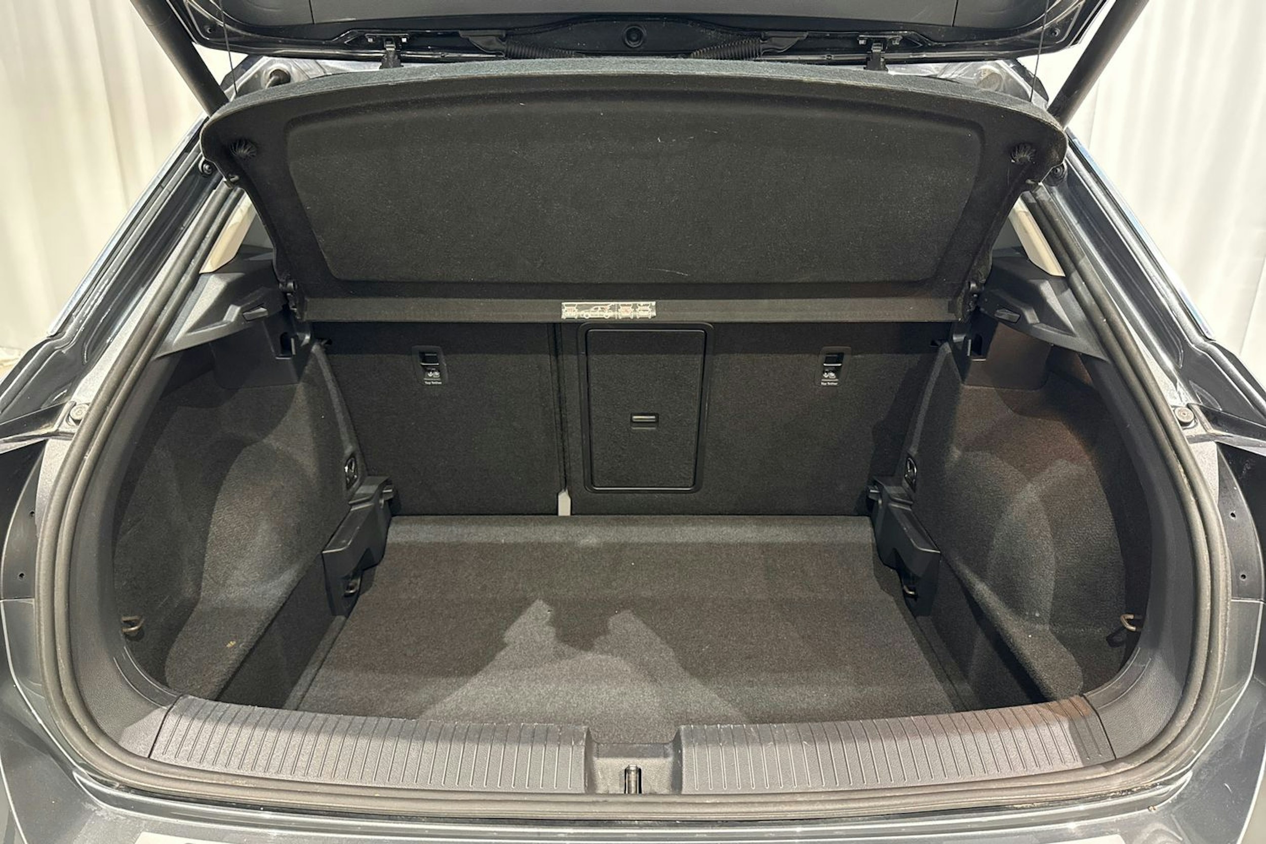 harmaa Volkswagen T-Roc 2021 kuva 16.