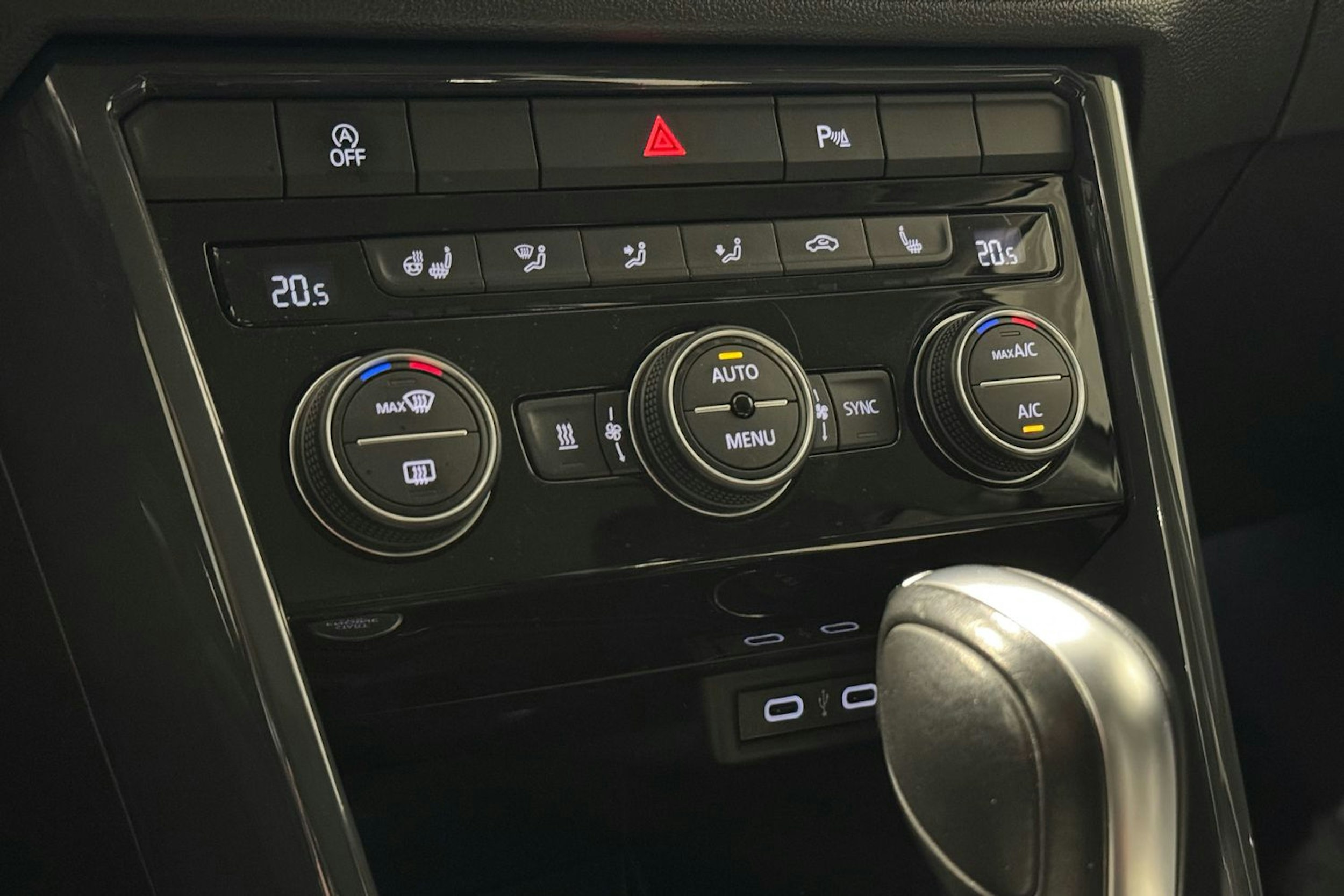 harmaa Volkswagen T-Roc 2021 kuva 28.