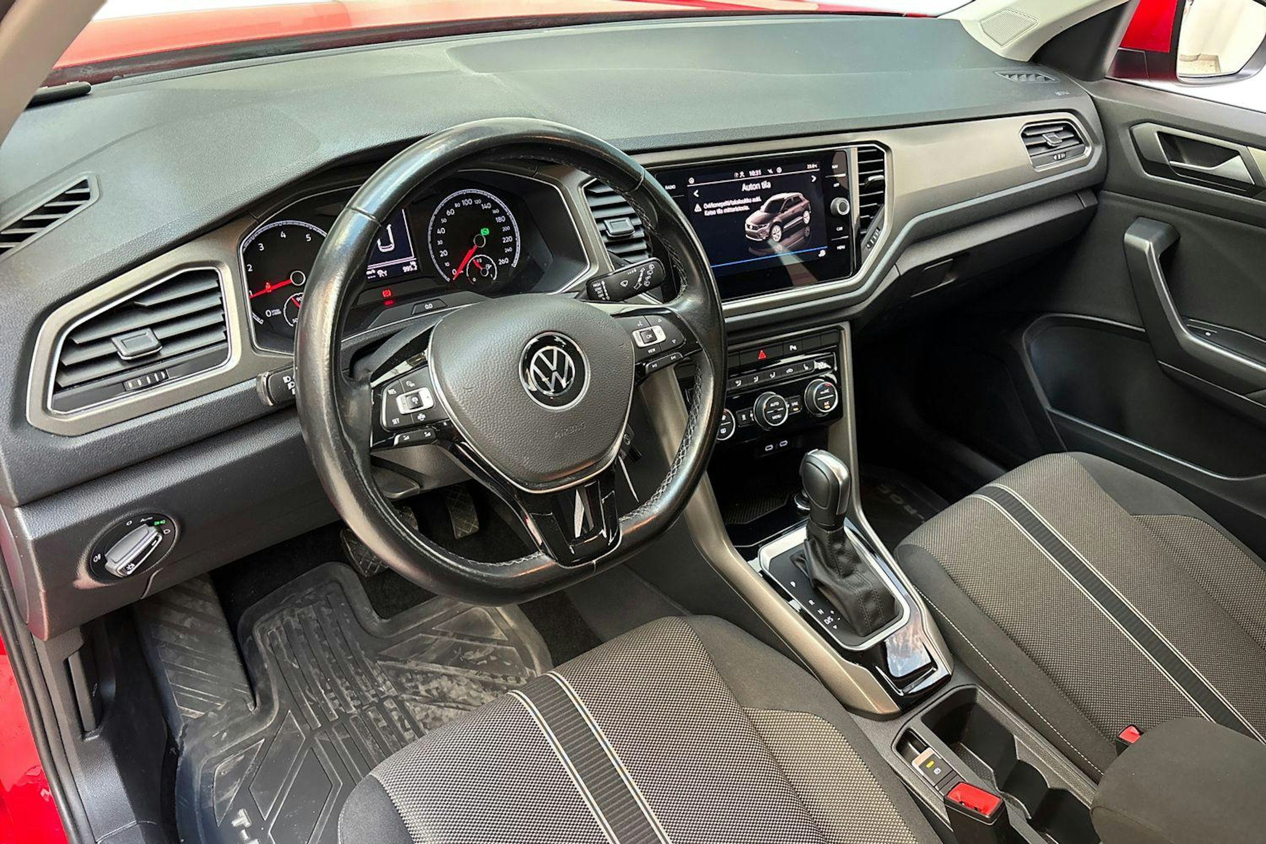 punainen Volkswagen T-Roc 2021 kuva 7.