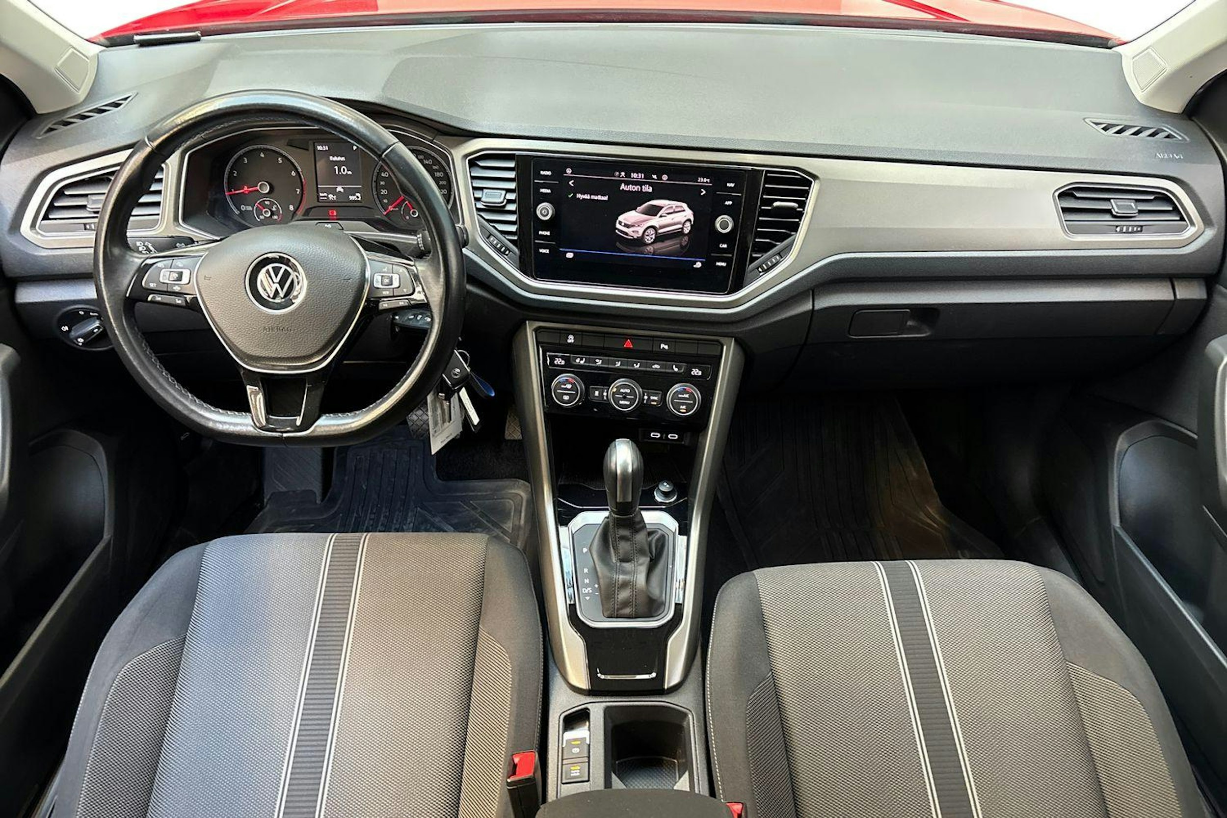punainen Volkswagen T-Roc 2021 kuva 9.
