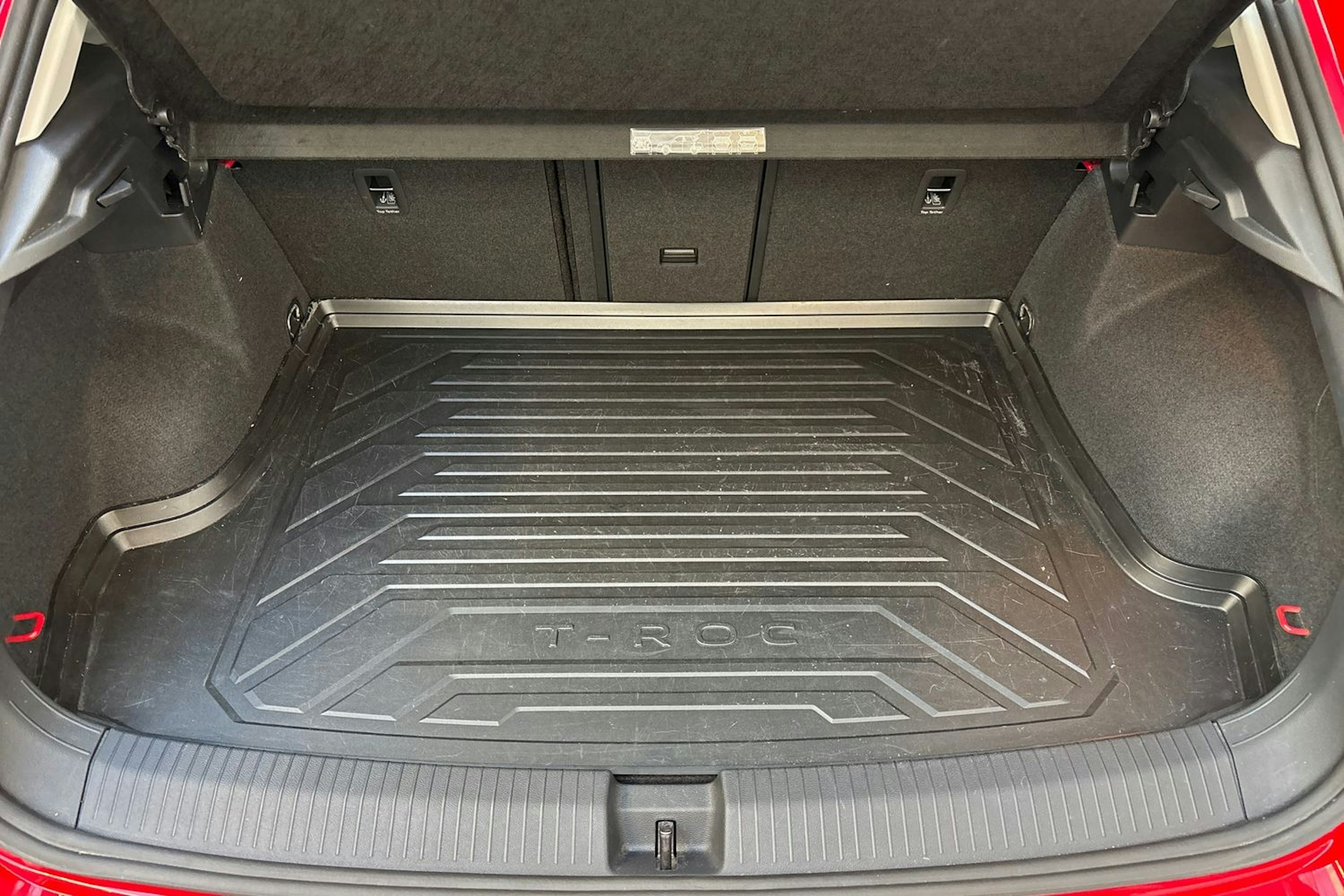 punainen Volkswagen T-Roc 2021 kuva 14.