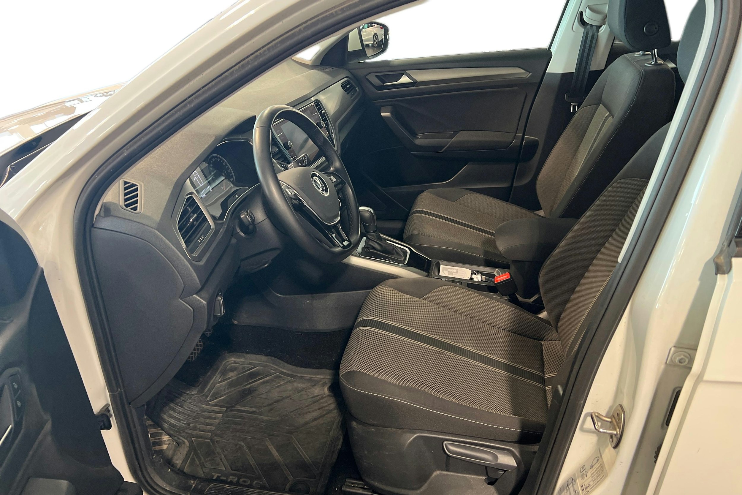 valkoinen Volkswagen T-Roc 2021 kuva 3.