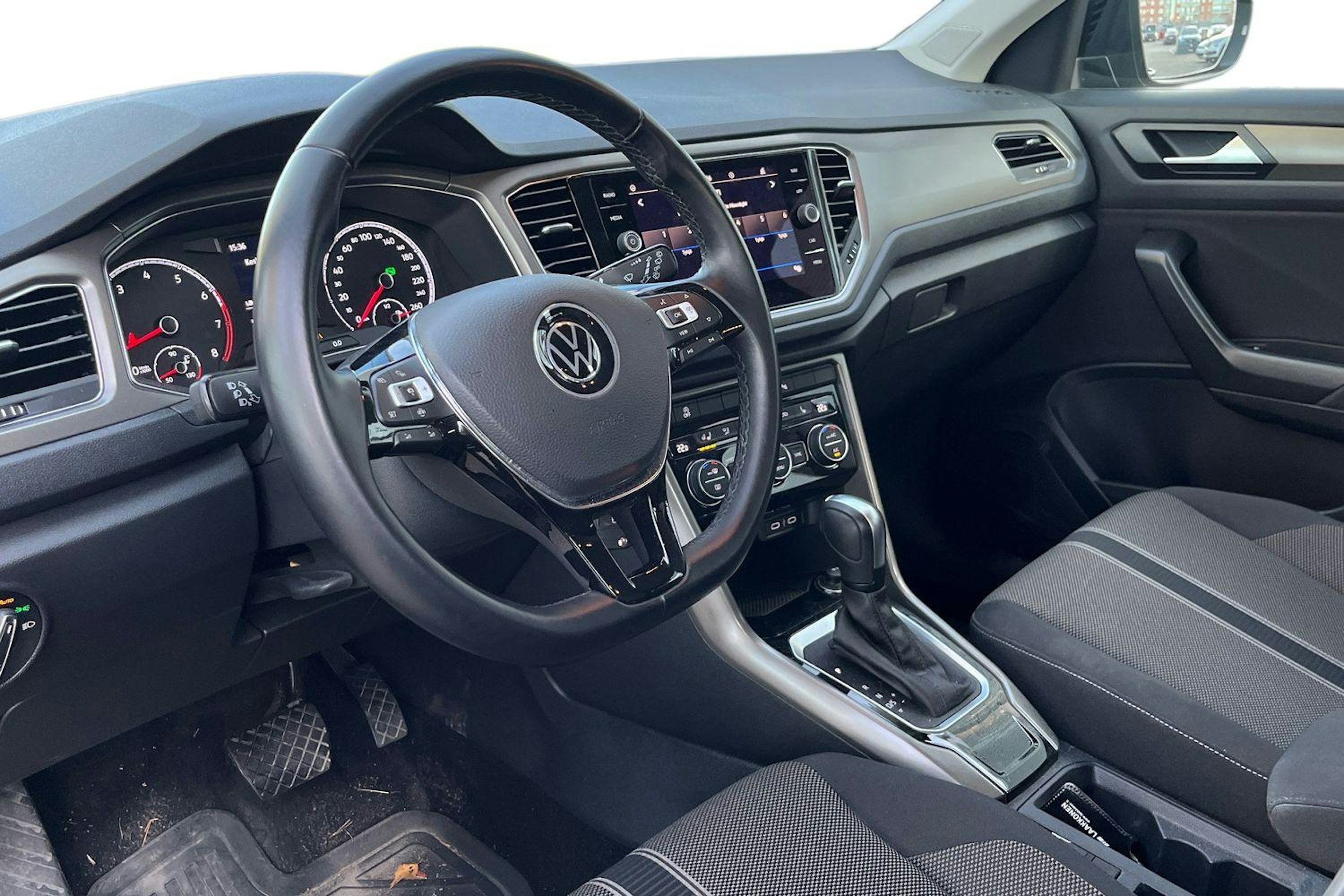 met. musta Volkswagen T-Roc 2021 kuva 3.