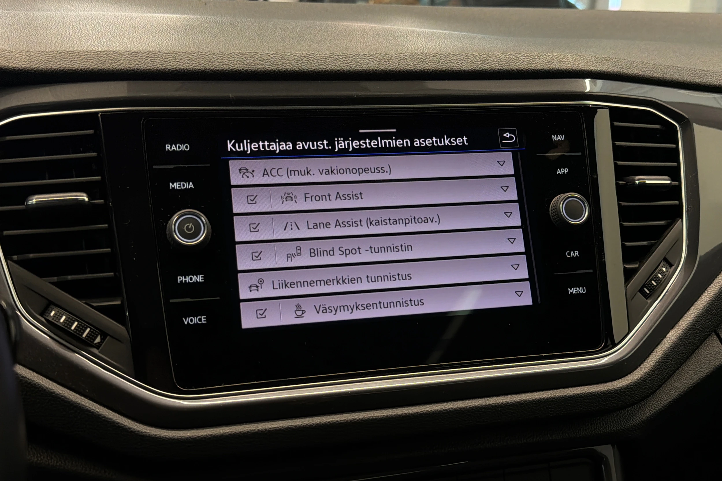 Valkoinen Volkswagen T-Roc 2021 kuva 25.