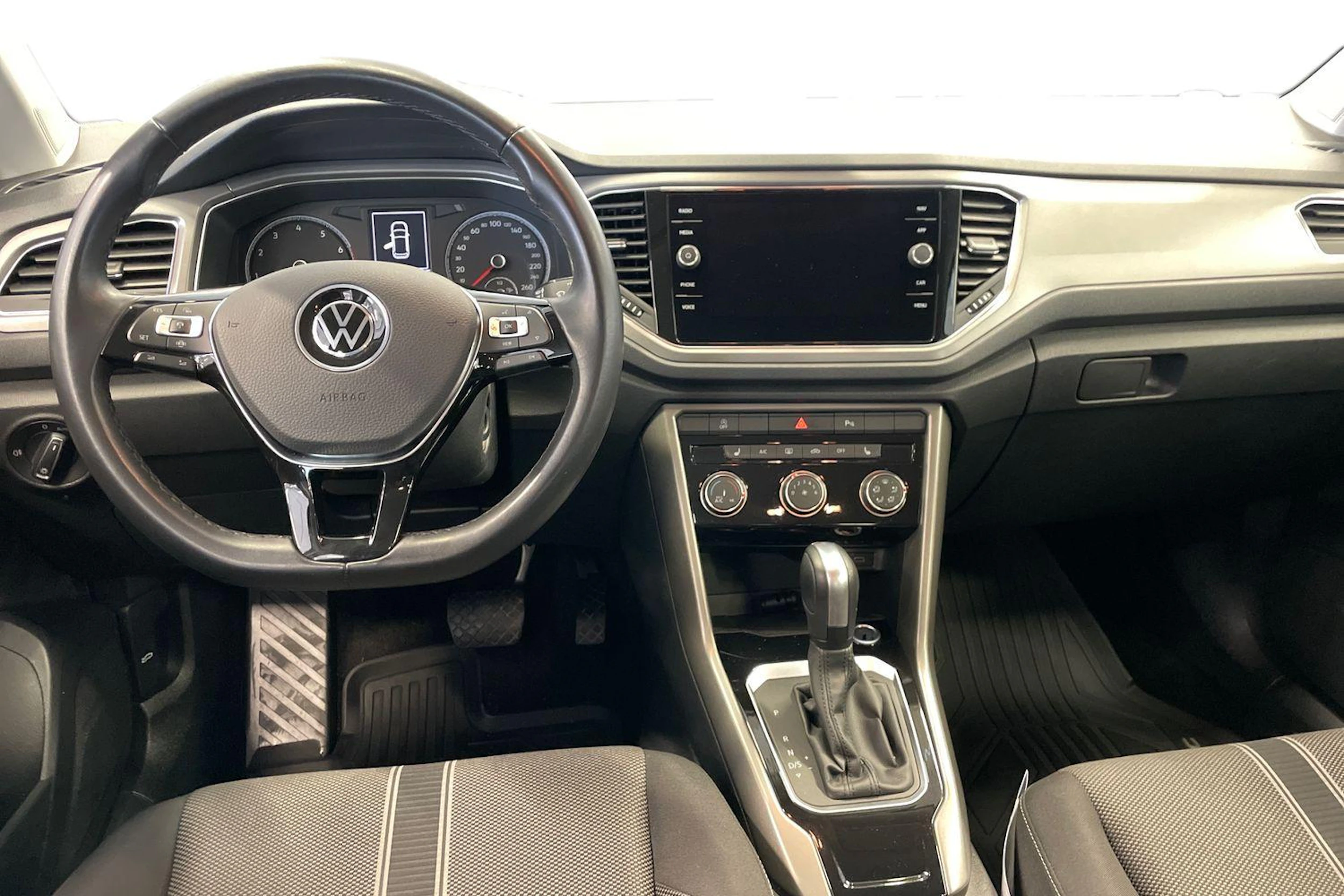 sininen Volkswagen T-Roc 2021 kuva 9.