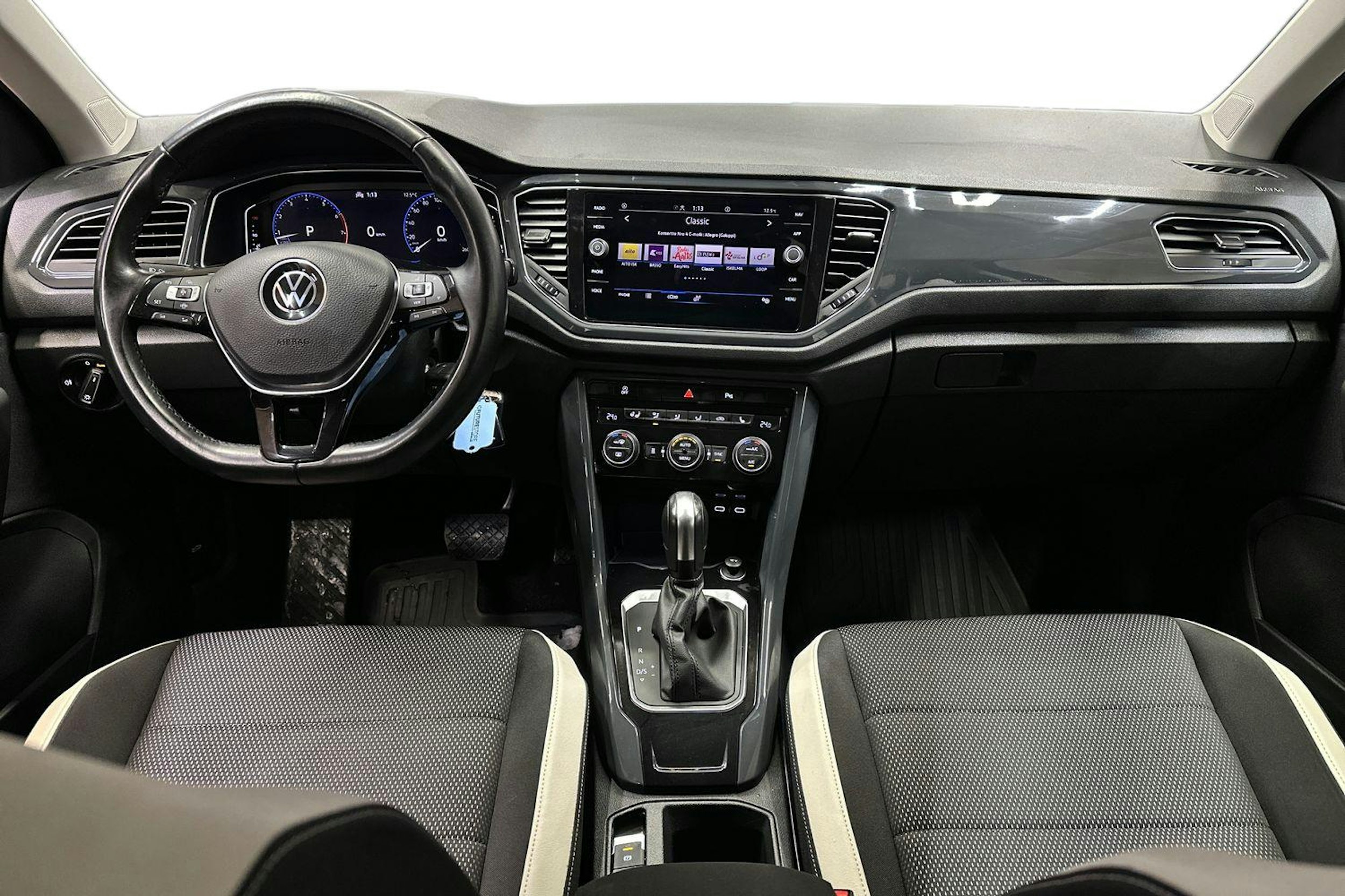 sininen Volkswagen T-Roc 2021 kuva 9.