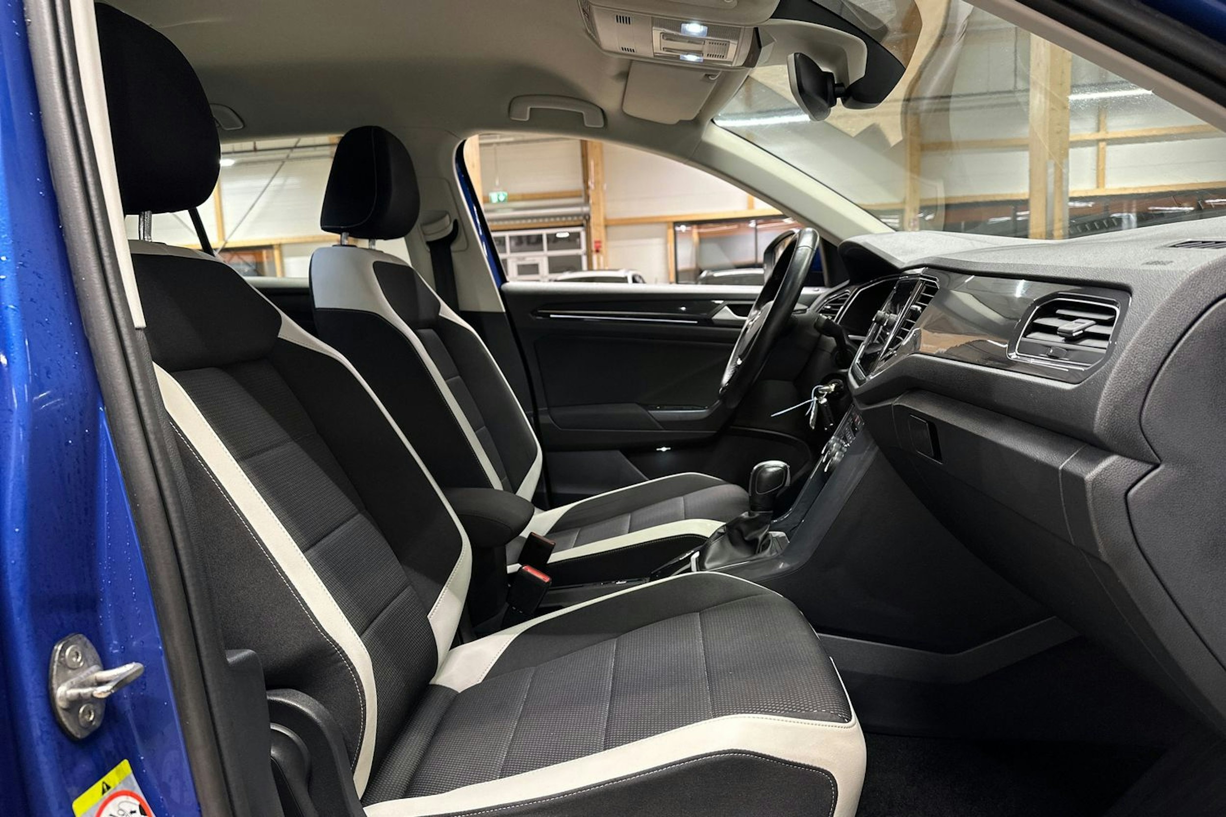 sininen Volkswagen T-Roc 2021 kuva 14.