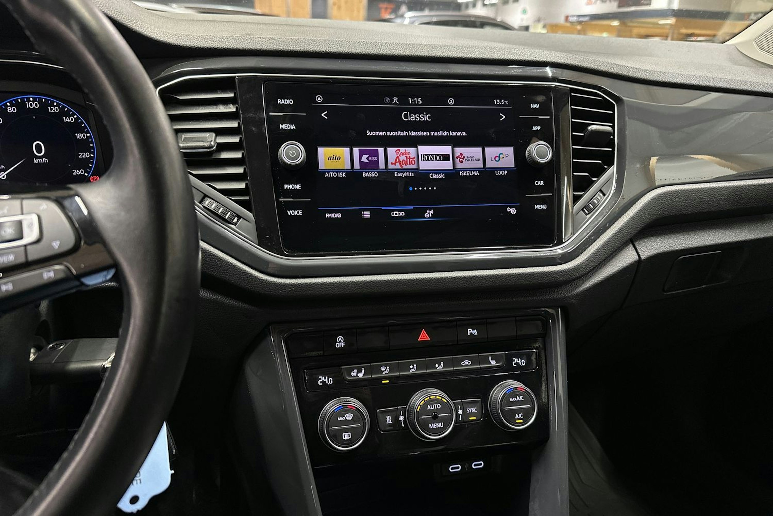 sininen Volkswagen T-Roc 2021 kuva 18.