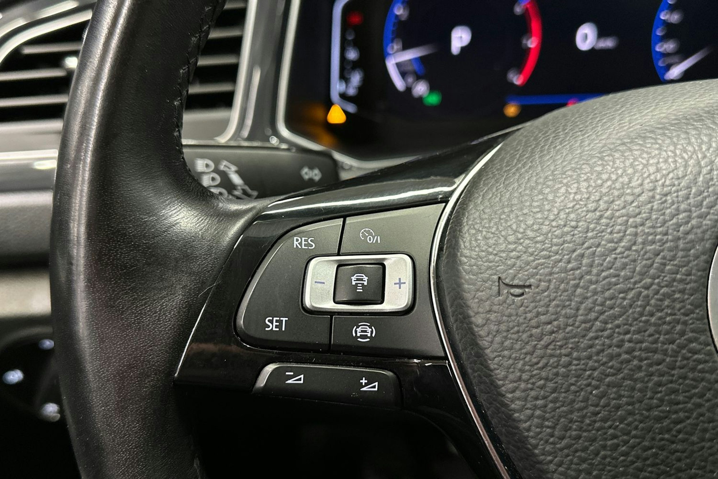 sininen Volkswagen T-Roc 2021 kuva 21.