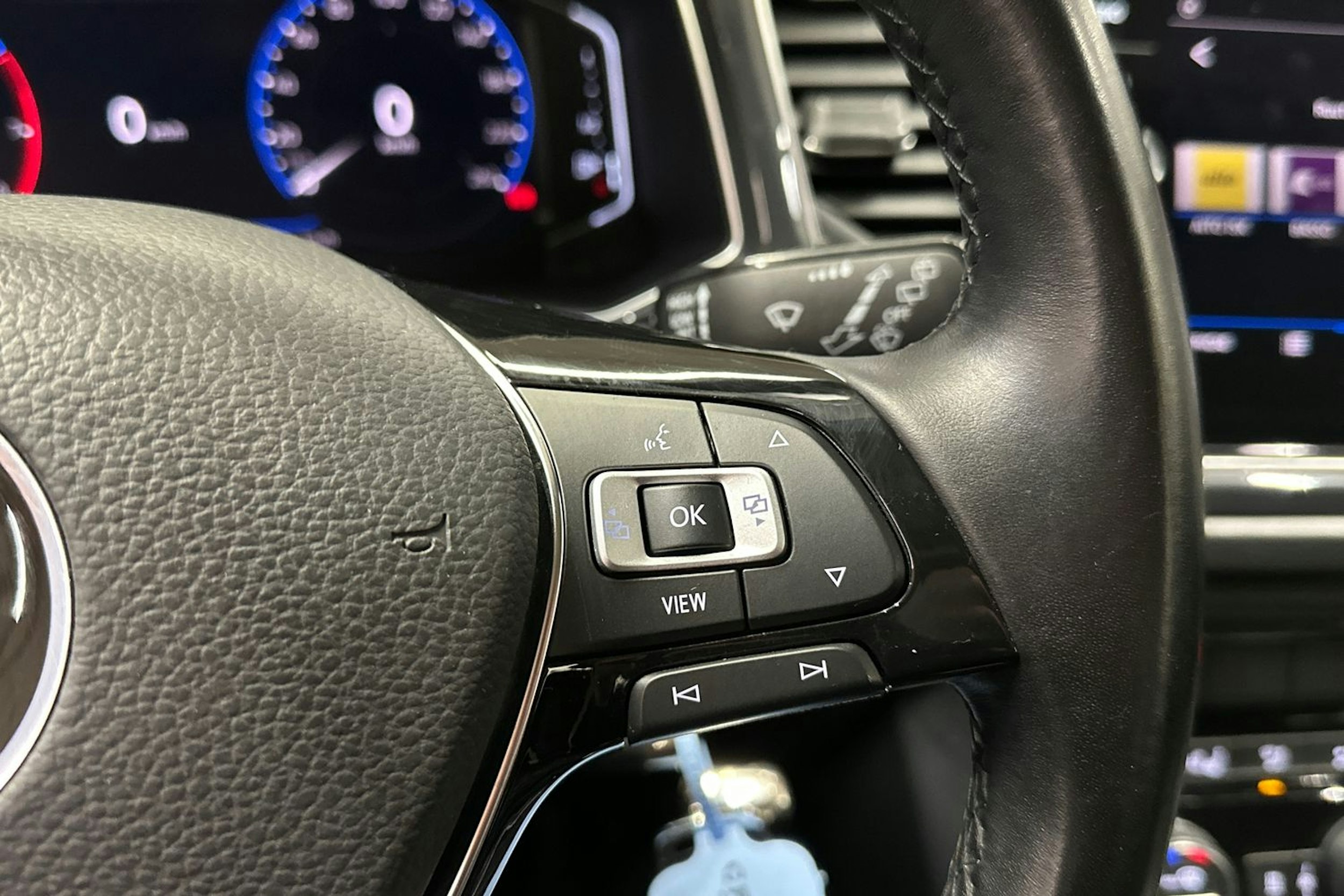 sininen Volkswagen T-Roc 2021 kuva 22.