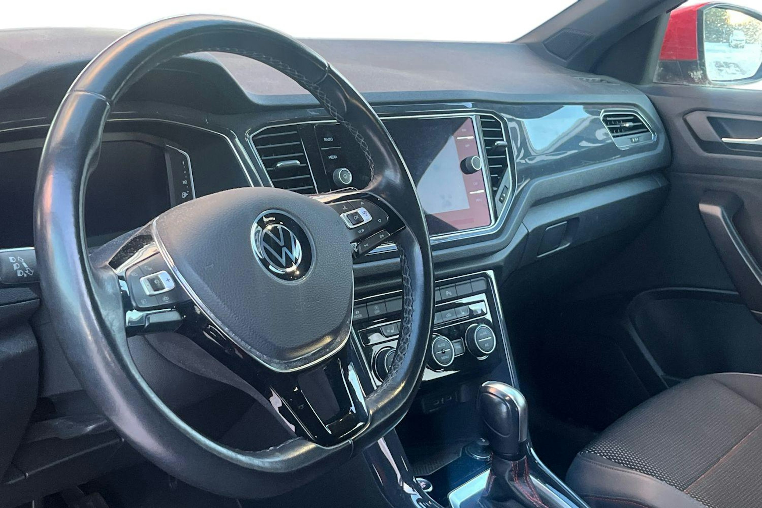 punainen Volkswagen T-Roc 2021 kuva 3.