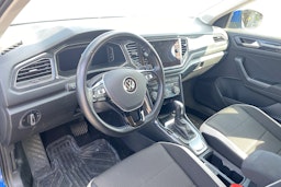 sininen Volkswagen T-Roc 2021 kuva 3.