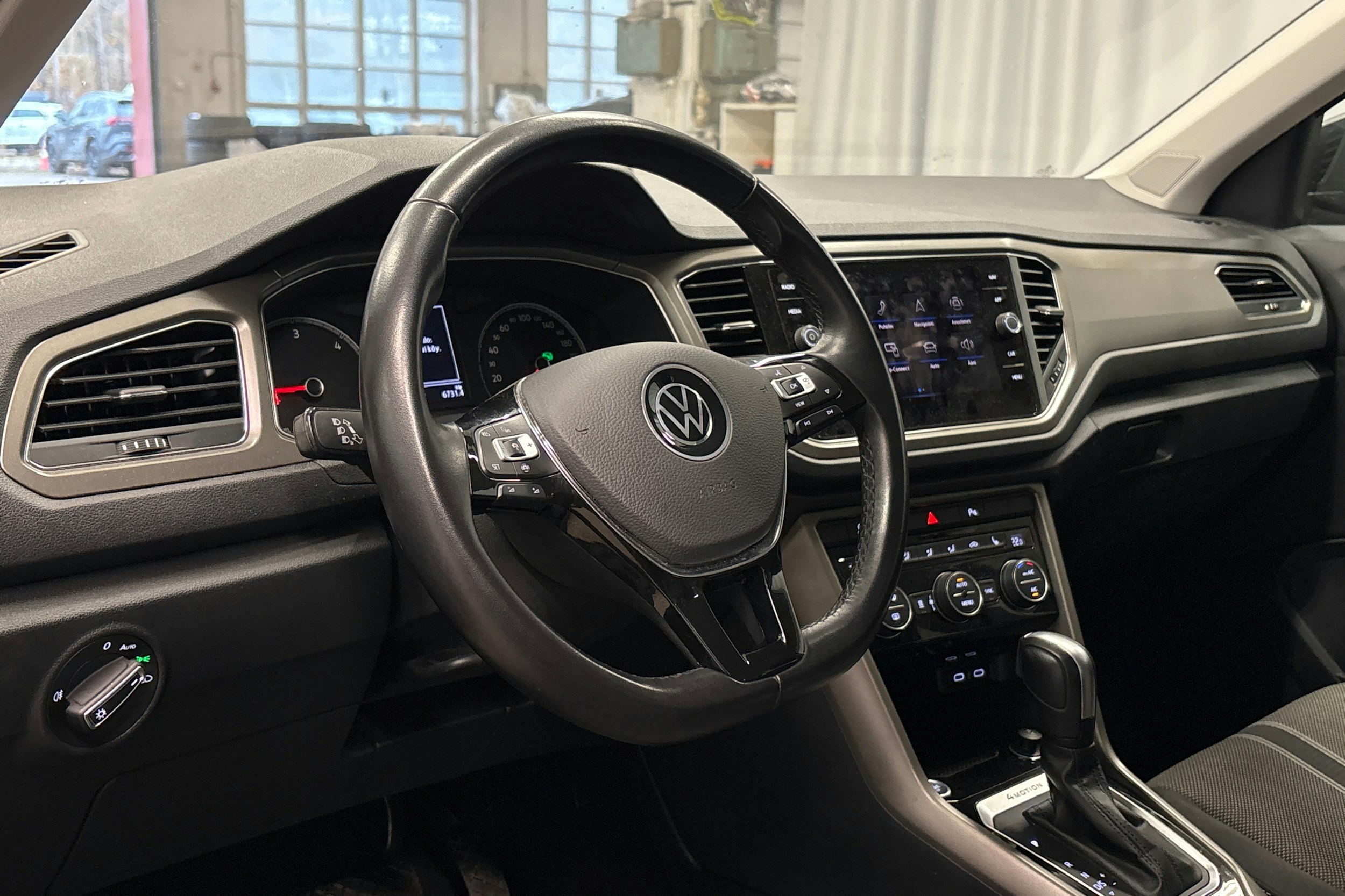 harmaa Volkswagen T-Roc 2021 kuva 3.