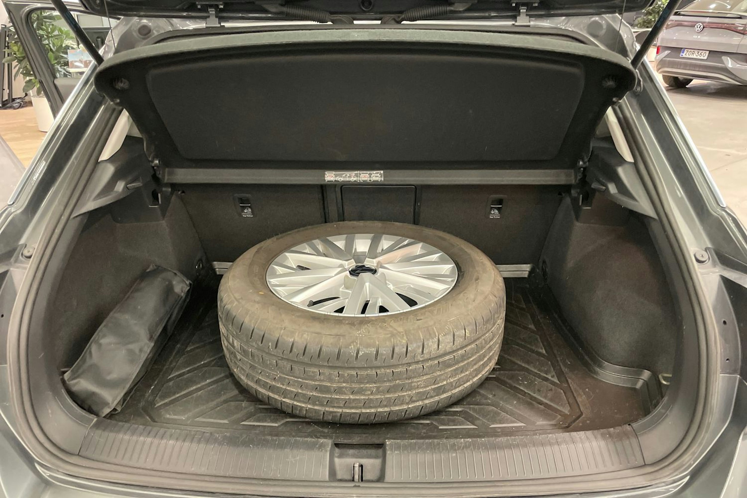 harmaa Volkswagen T-Roc 2021 kuva 15.