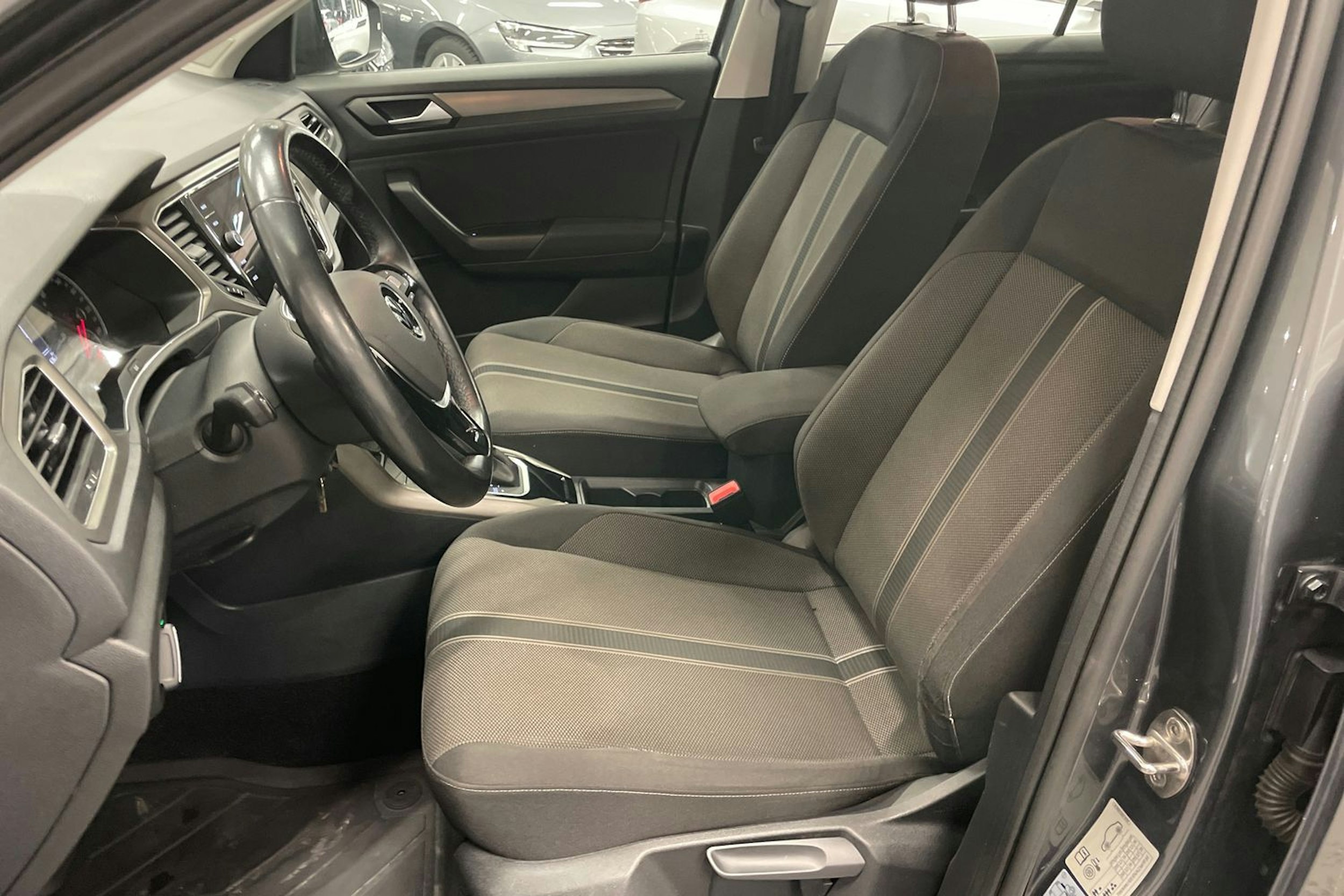 harmaa Volkswagen T-Roc 2021 kuva 16.