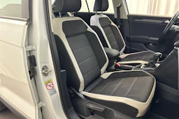 valkoinen Volkswagen T-Roc 2021 kuva 11.