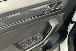 valkoinen Volkswagen T-Roc 2021 kuva 15.