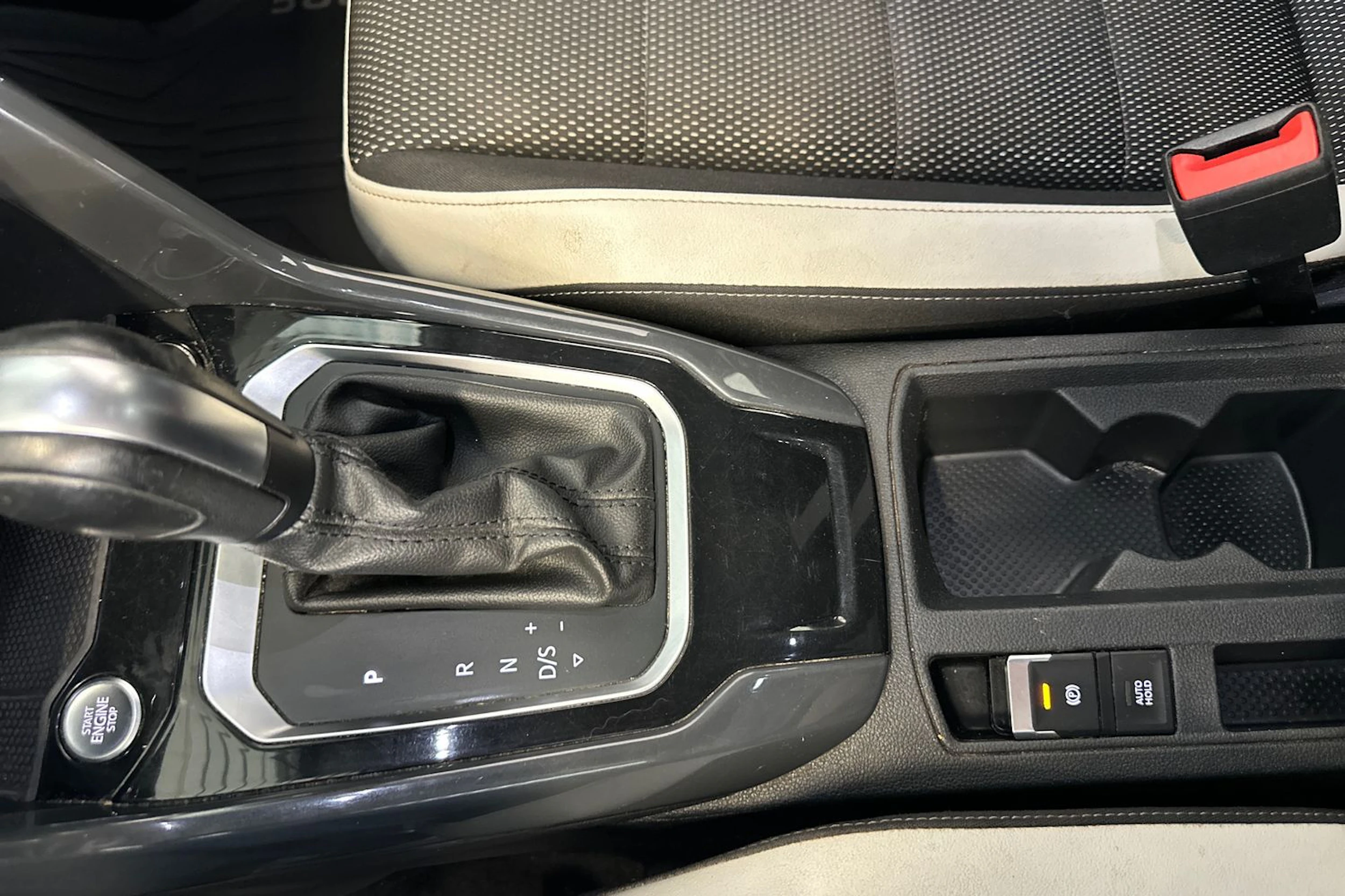 valkoinen Volkswagen T-Roc 2021 kuva 20.