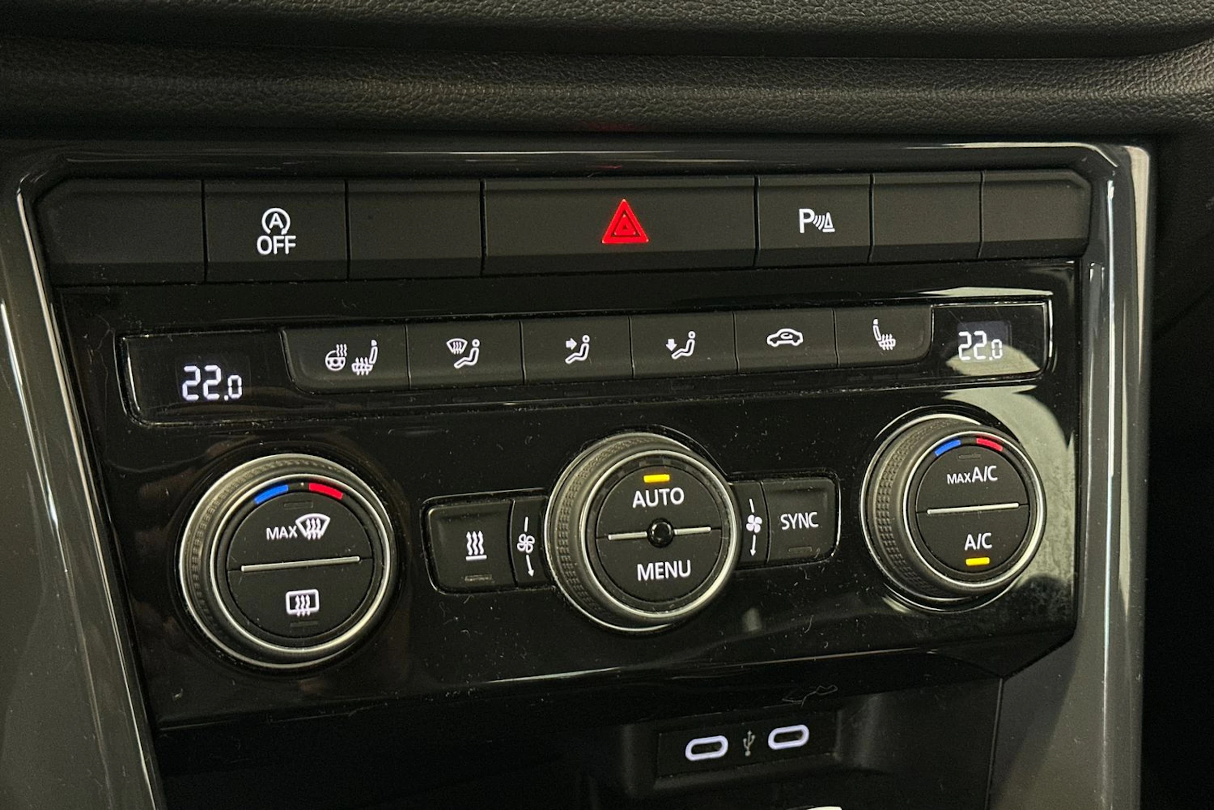 valkoinen Volkswagen T-Roc 2021 kuva 21.