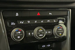 valkoinen Volkswagen T-Roc 2021 kuva 21.