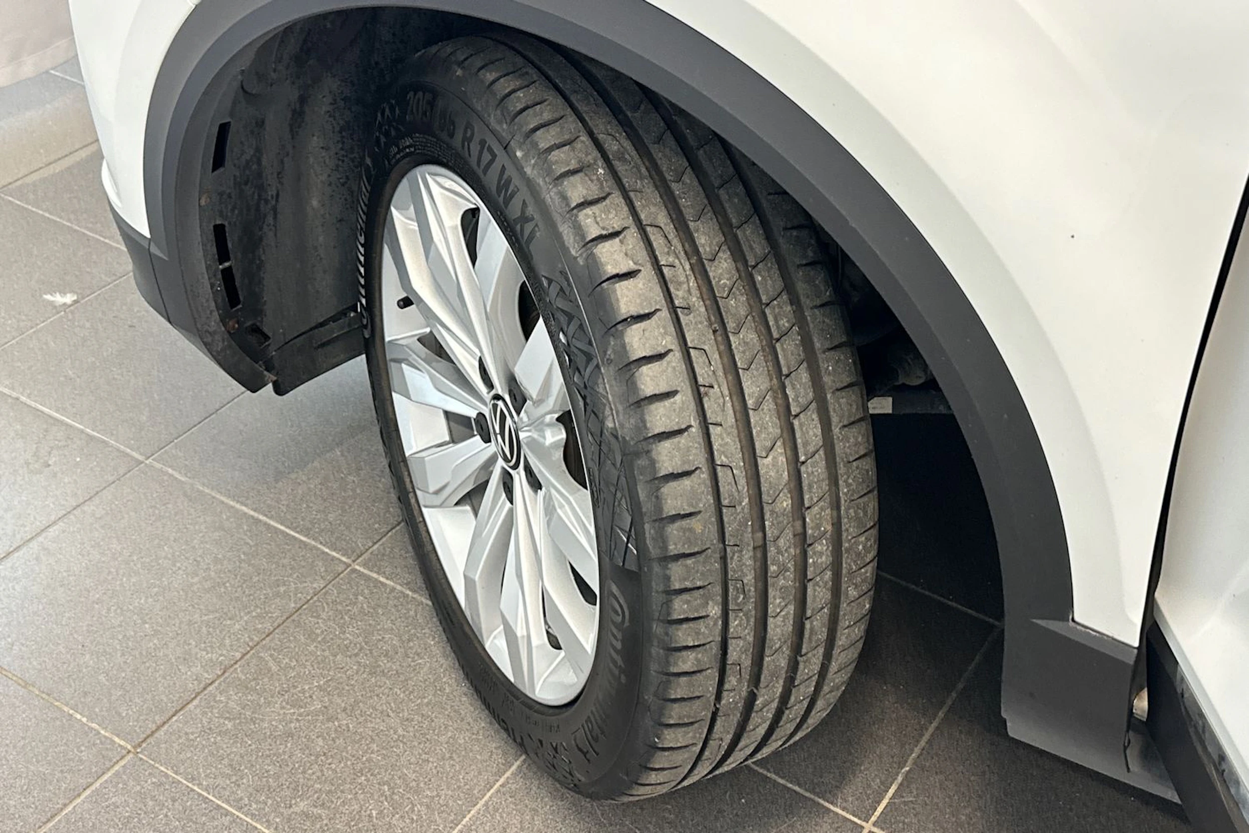 valkoinen Volkswagen T-Roc 2021 kuva 26.