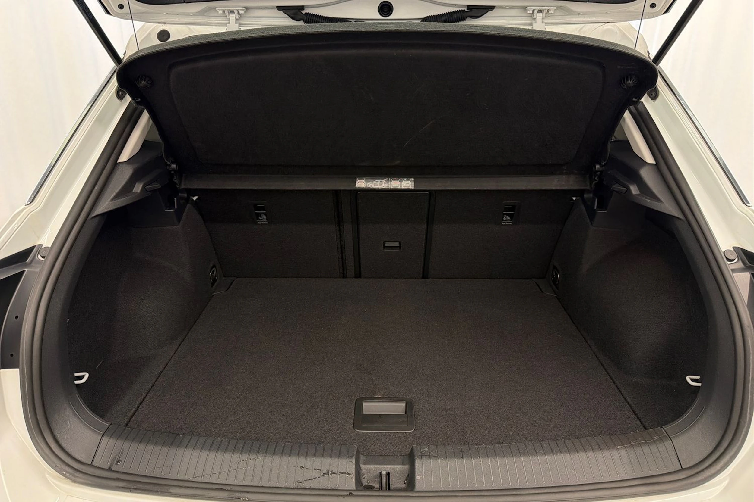 valkoinen Volkswagen T-Roc 2021 kuva 13.