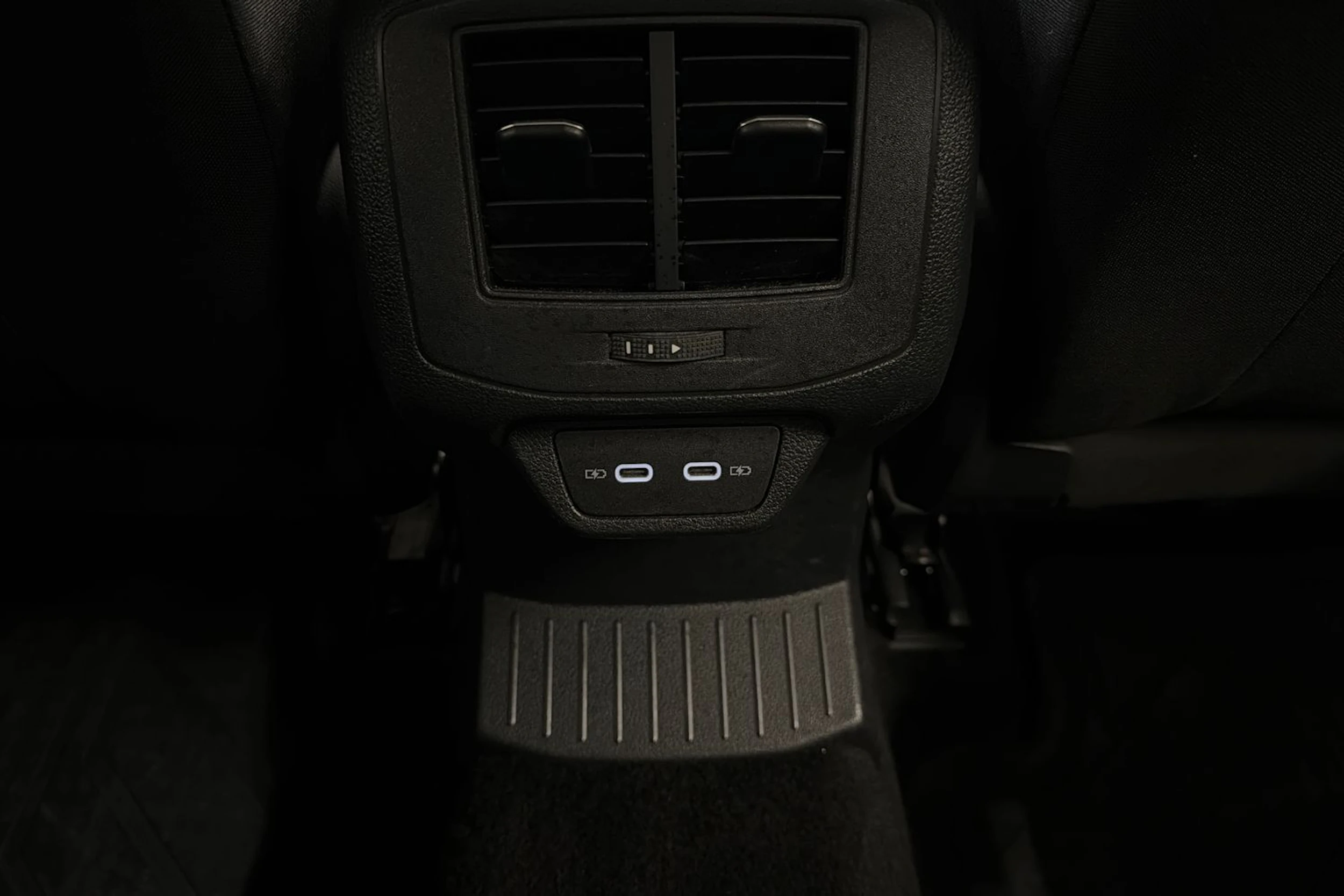 valkoinen Volkswagen T-Roc 2021 kuva 14.