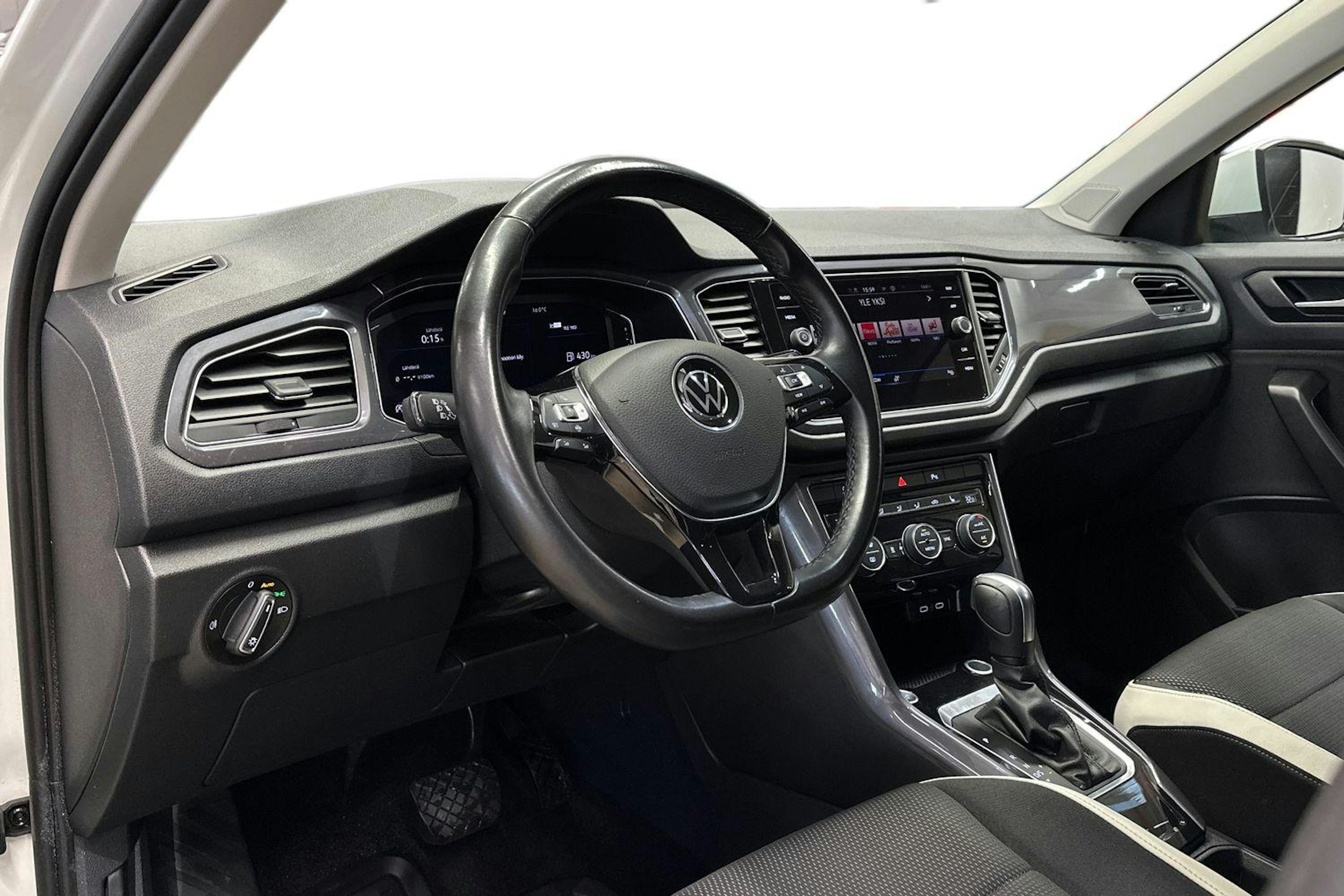 valkoinen Volkswagen T-Roc 2021 kuva 7.