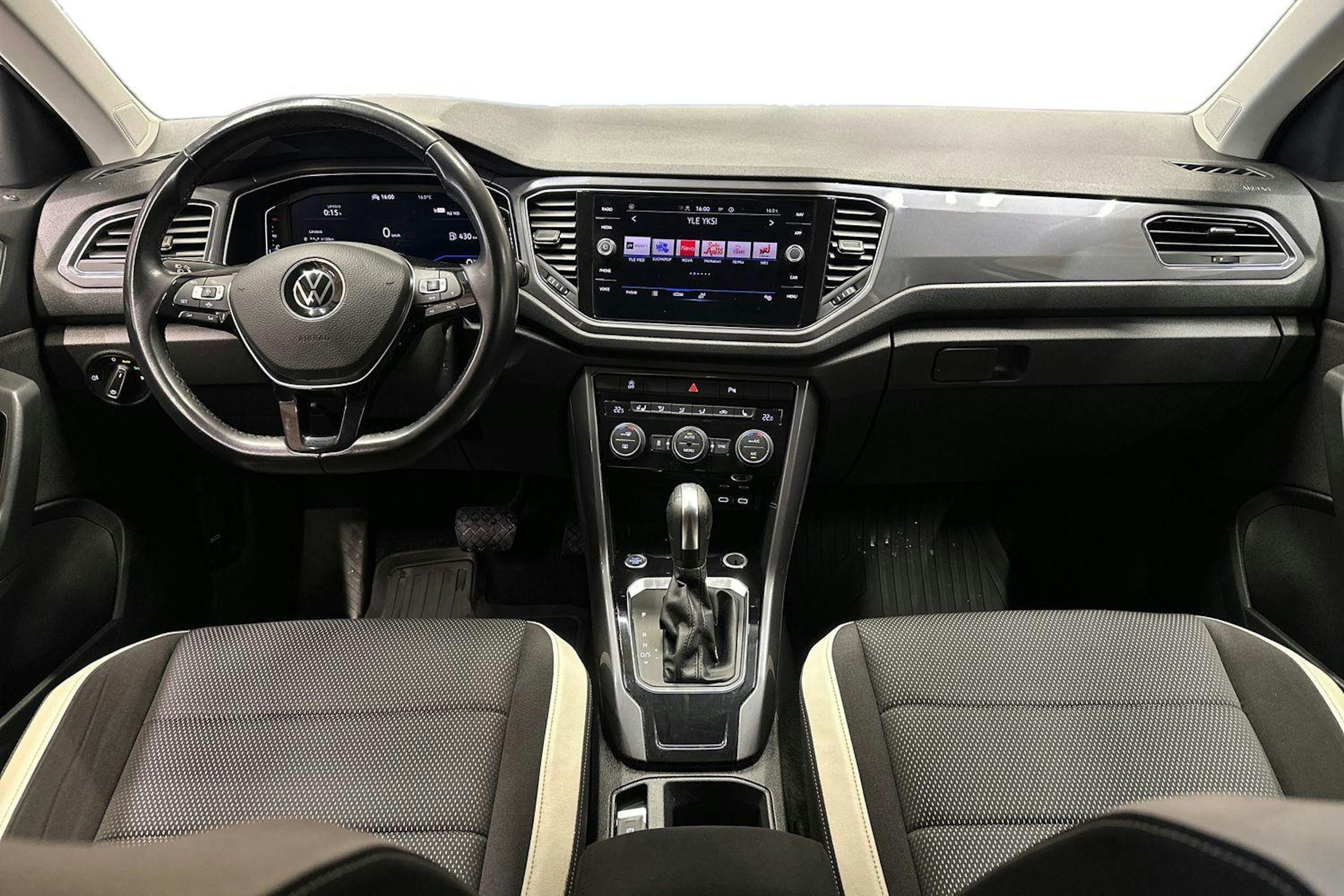 valkoinen Volkswagen T-Roc 2021 kuva 9.