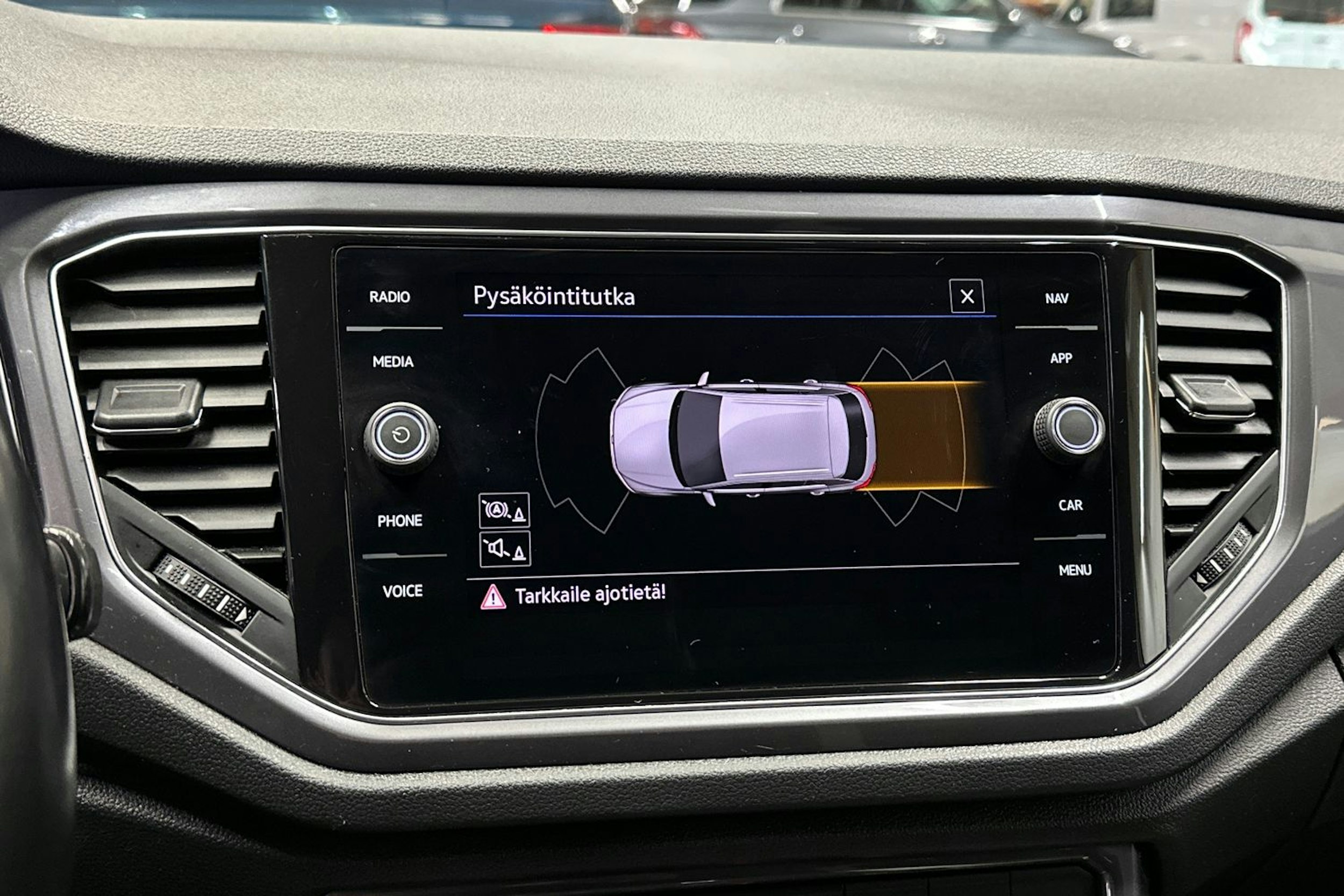 valkoinen Volkswagen T-Roc 2021 kuva 18.