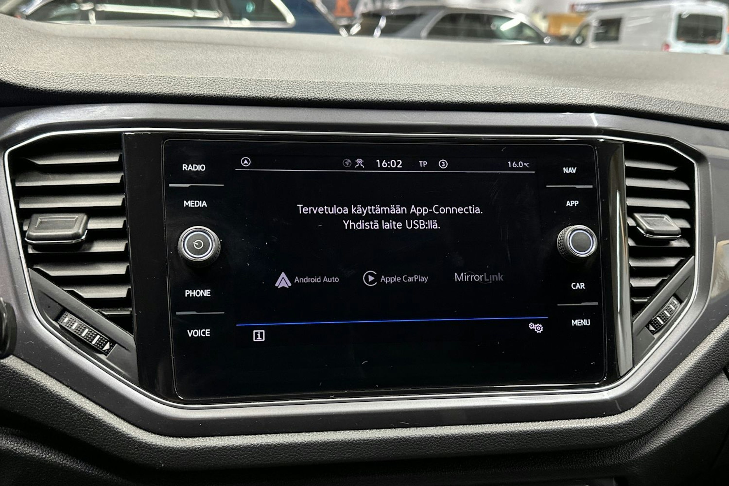 valkoinen Volkswagen T-Roc 2021 kuva 19.