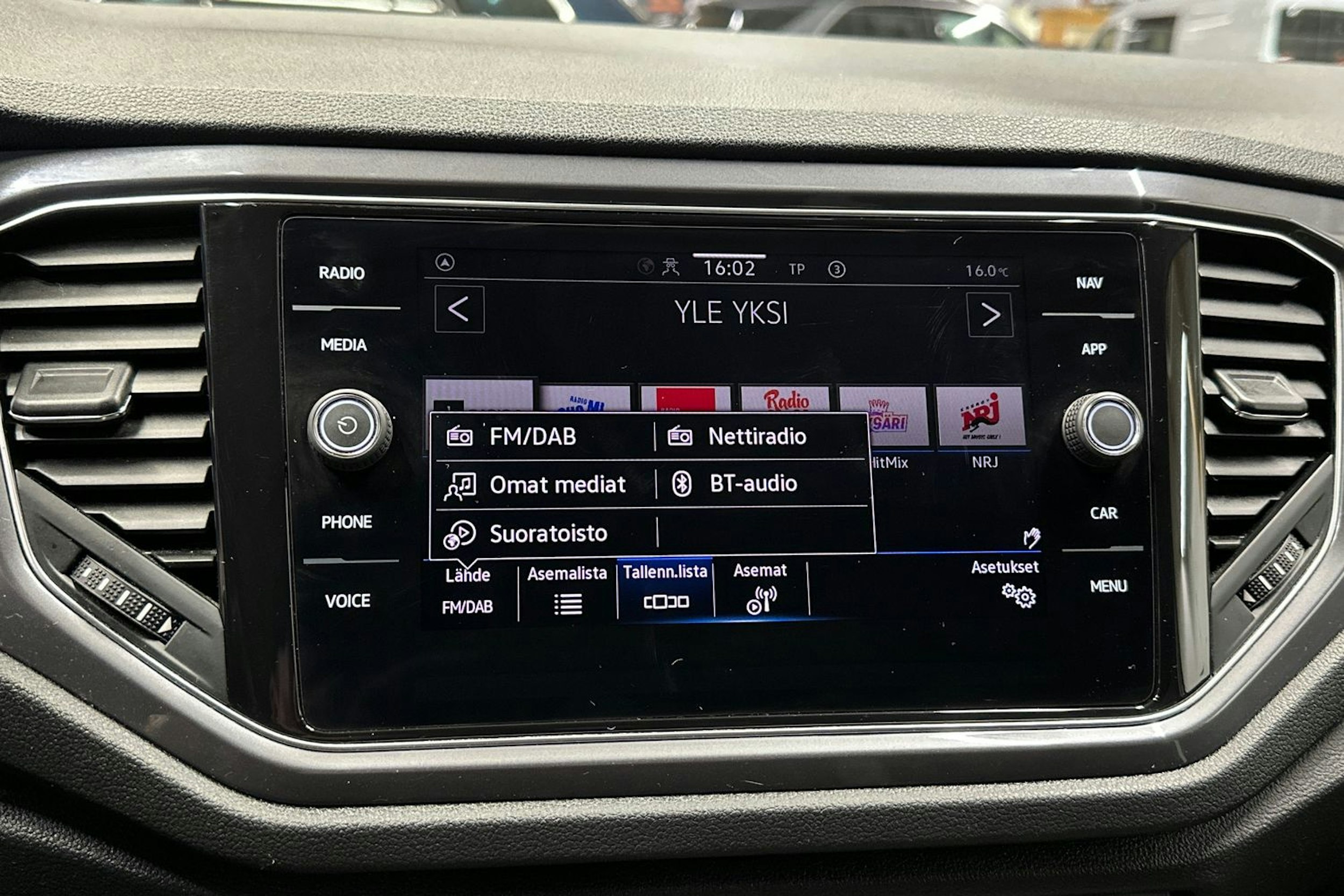 valkoinen Volkswagen T-Roc 2021 kuva 20.