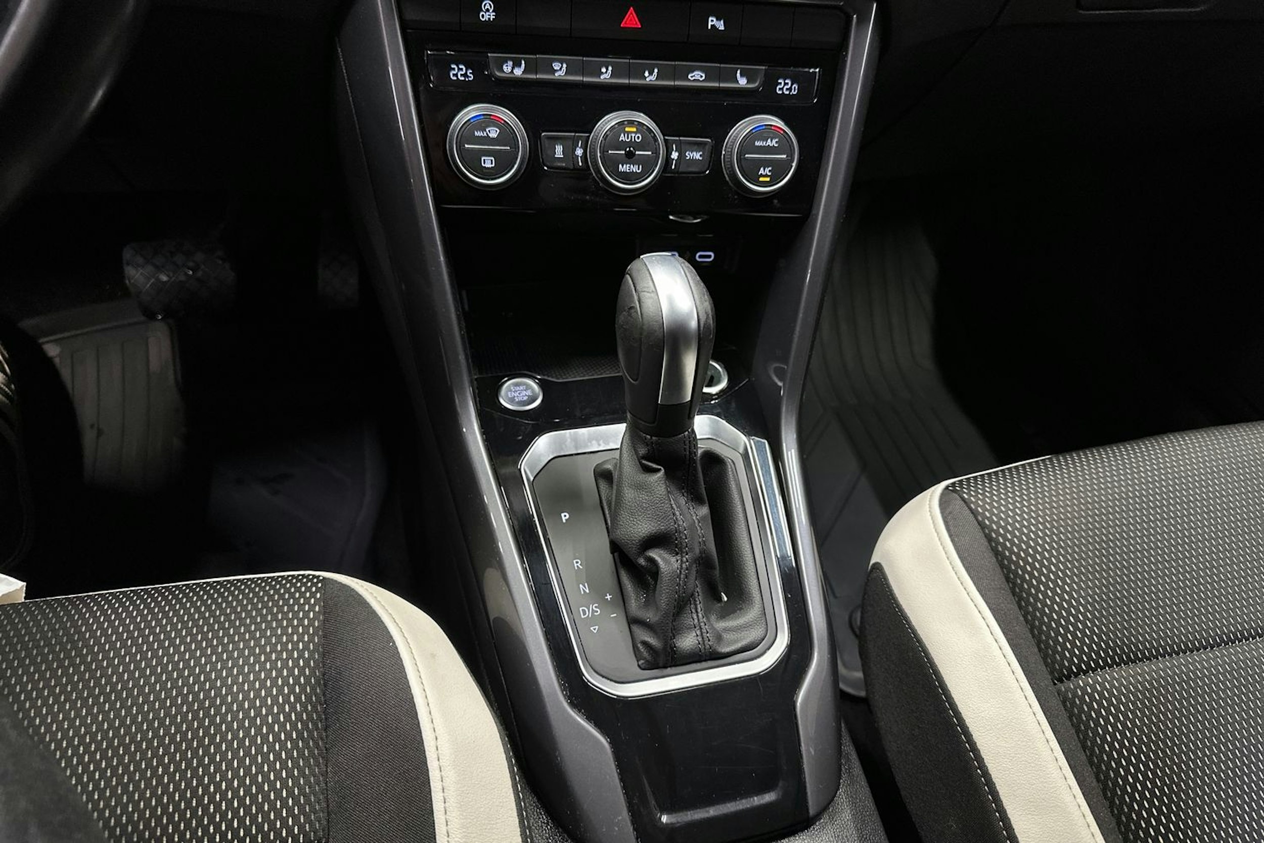 valkoinen Volkswagen T-Roc 2021 kuva 23.