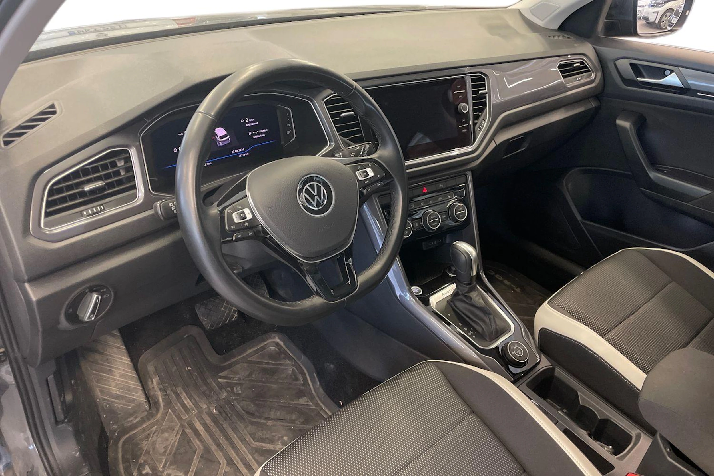 harmaa Volkswagen T-Roc 2021 kuva 3.