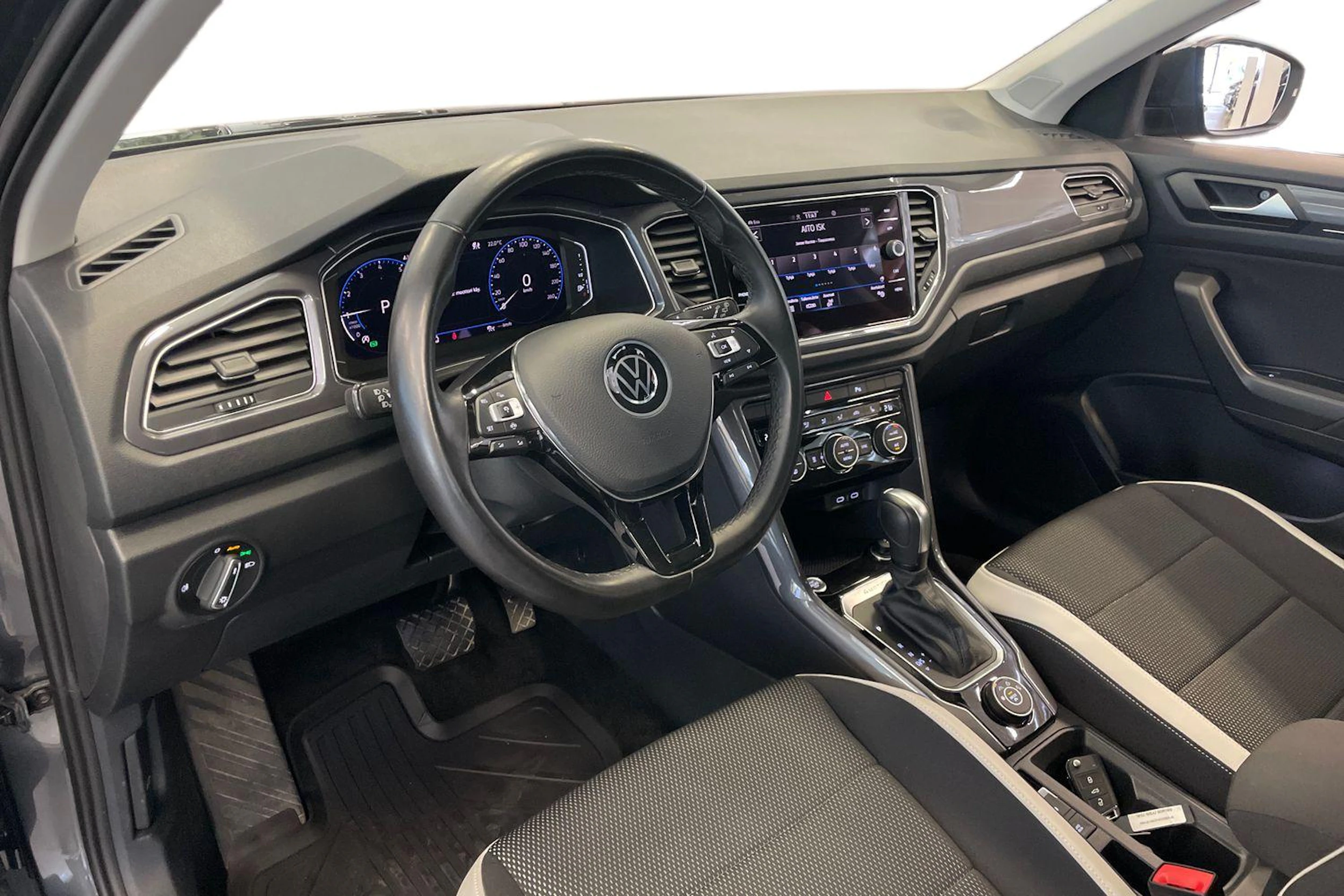 harmaa Volkswagen T-Roc 2021 kuva 6.
