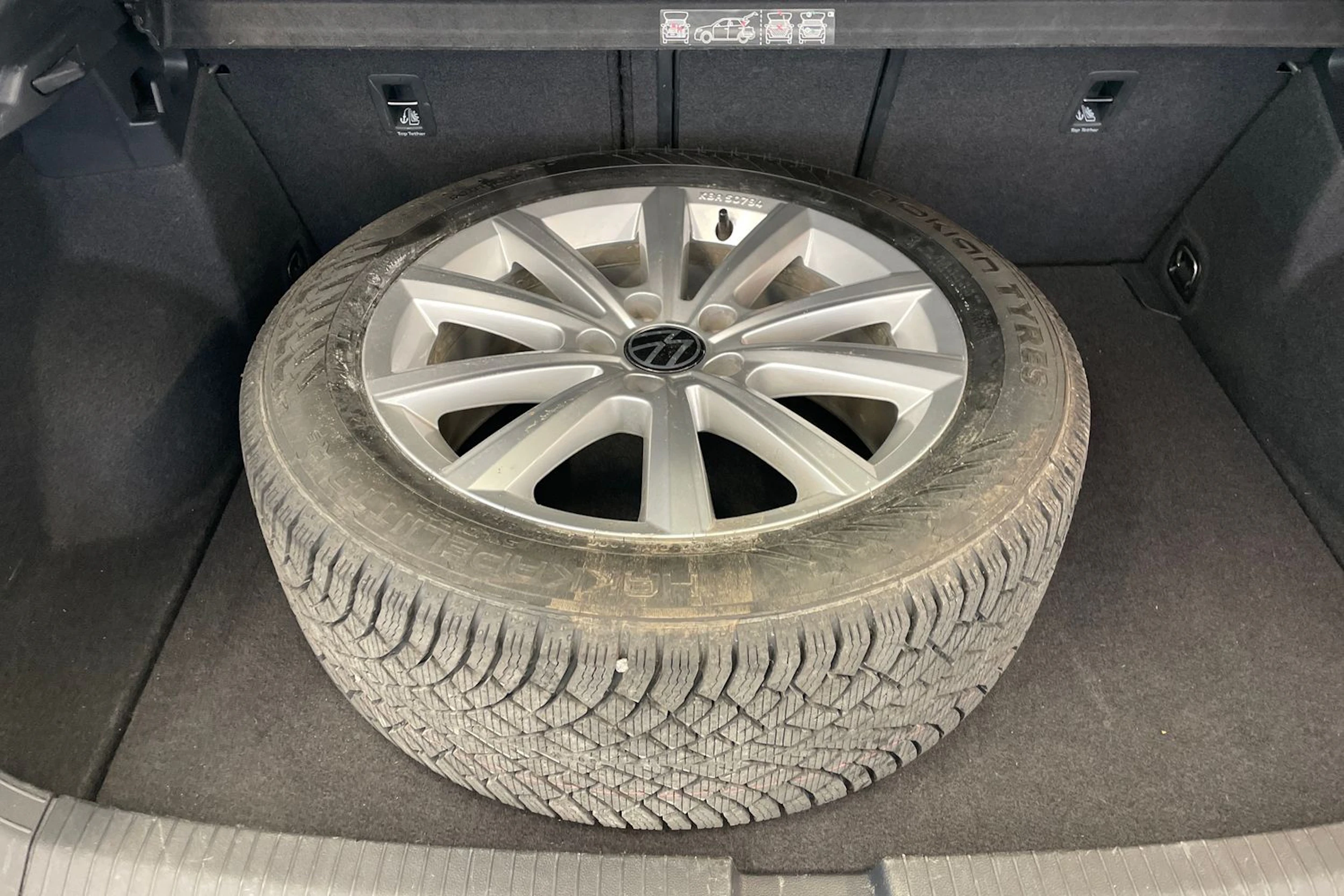 harmaa Volkswagen T-Roc 2021 kuva 10.
