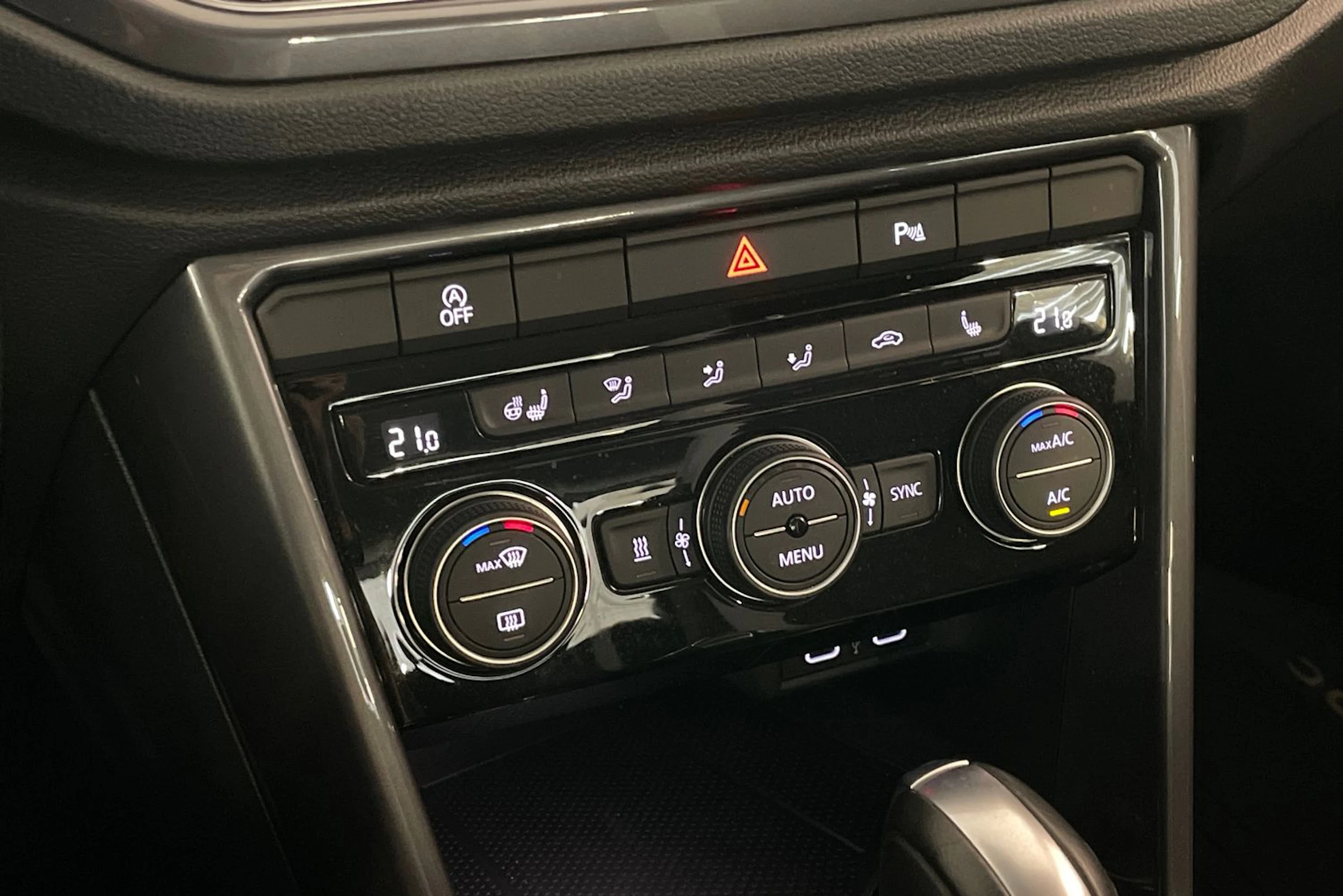 harmaa Volkswagen T-Roc 2021 kuva 18.