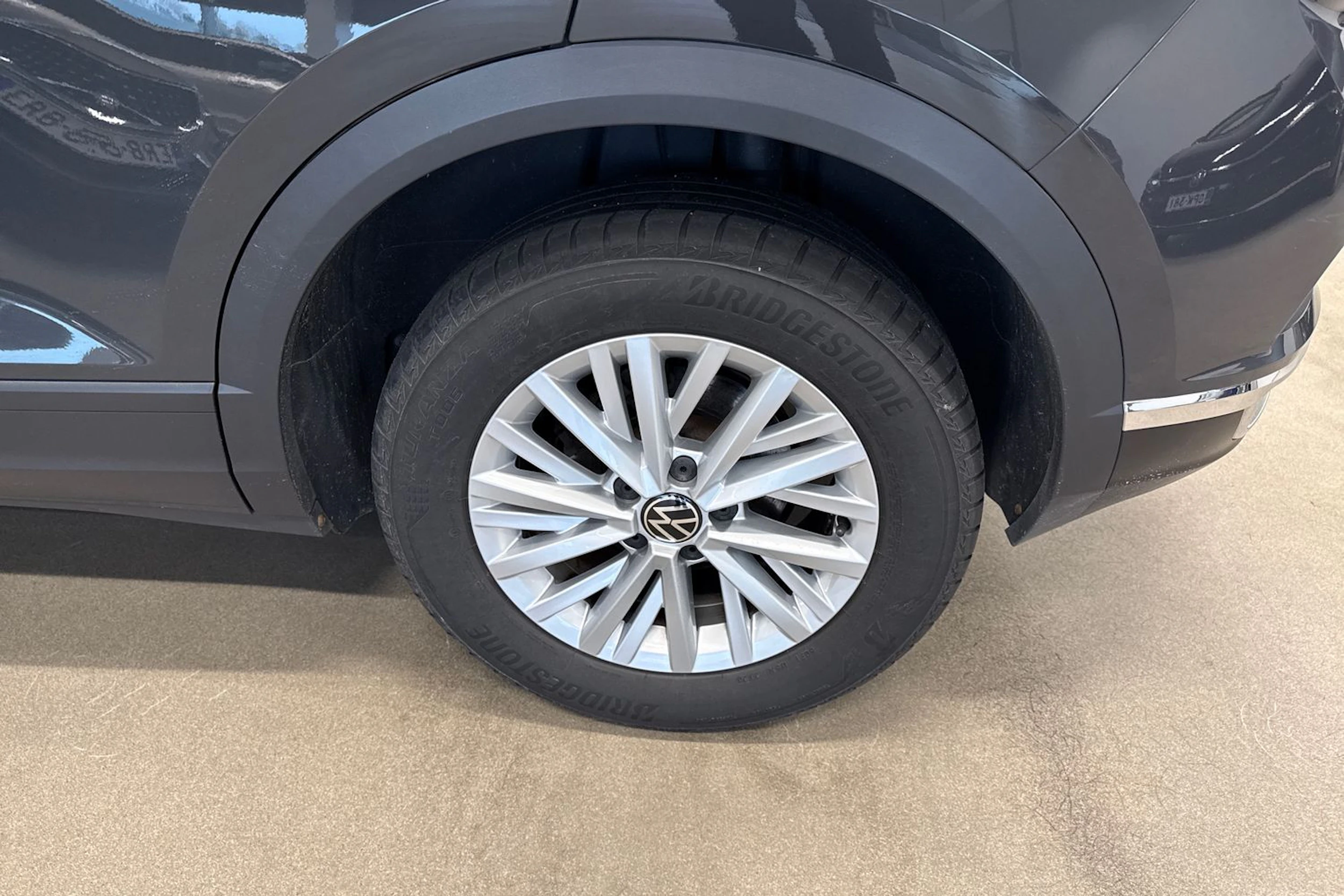 harmaa Volkswagen T-Roc 2021 kuva 10.