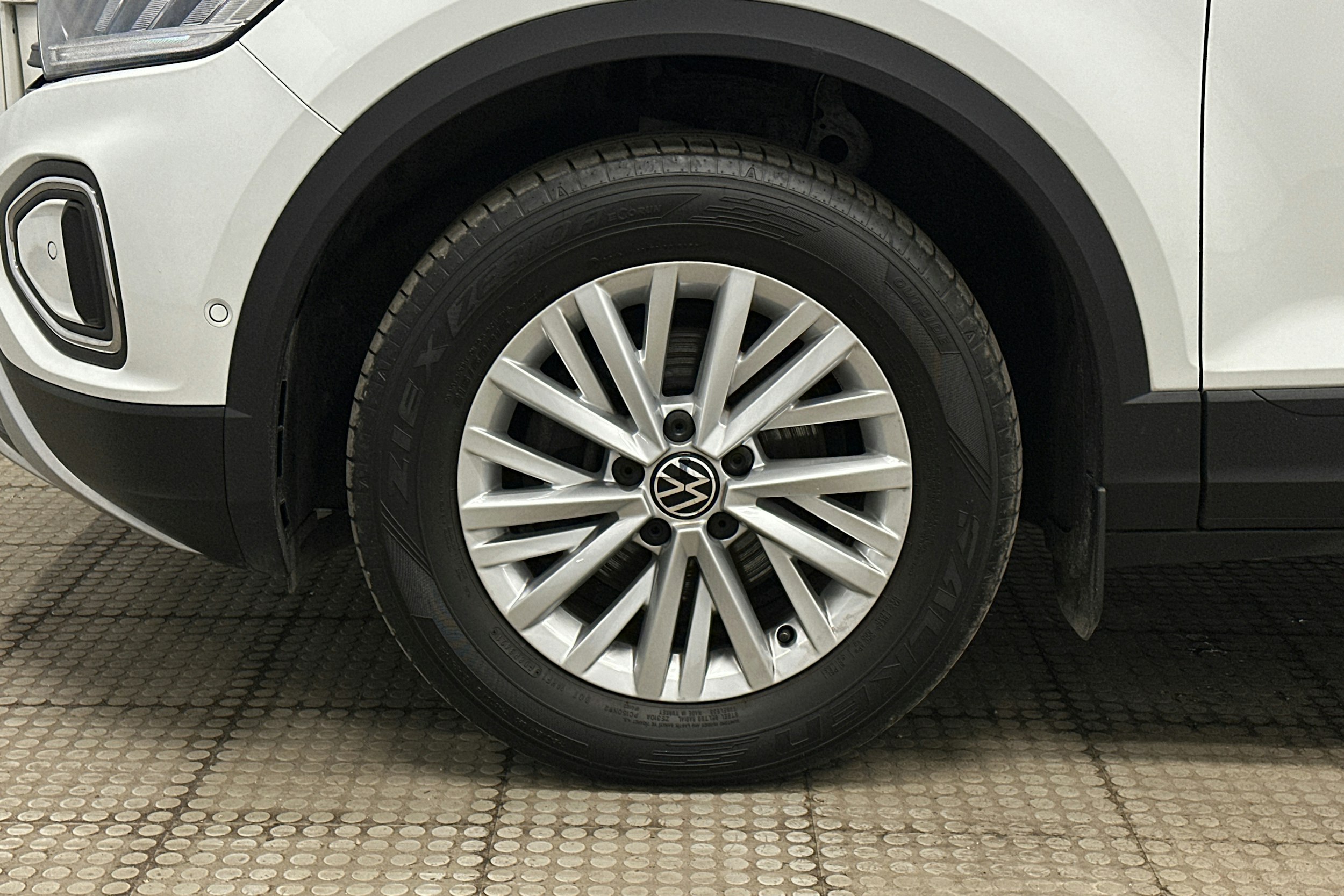 valkoinen Volkswagen T-Roc 2022 kuva 11.